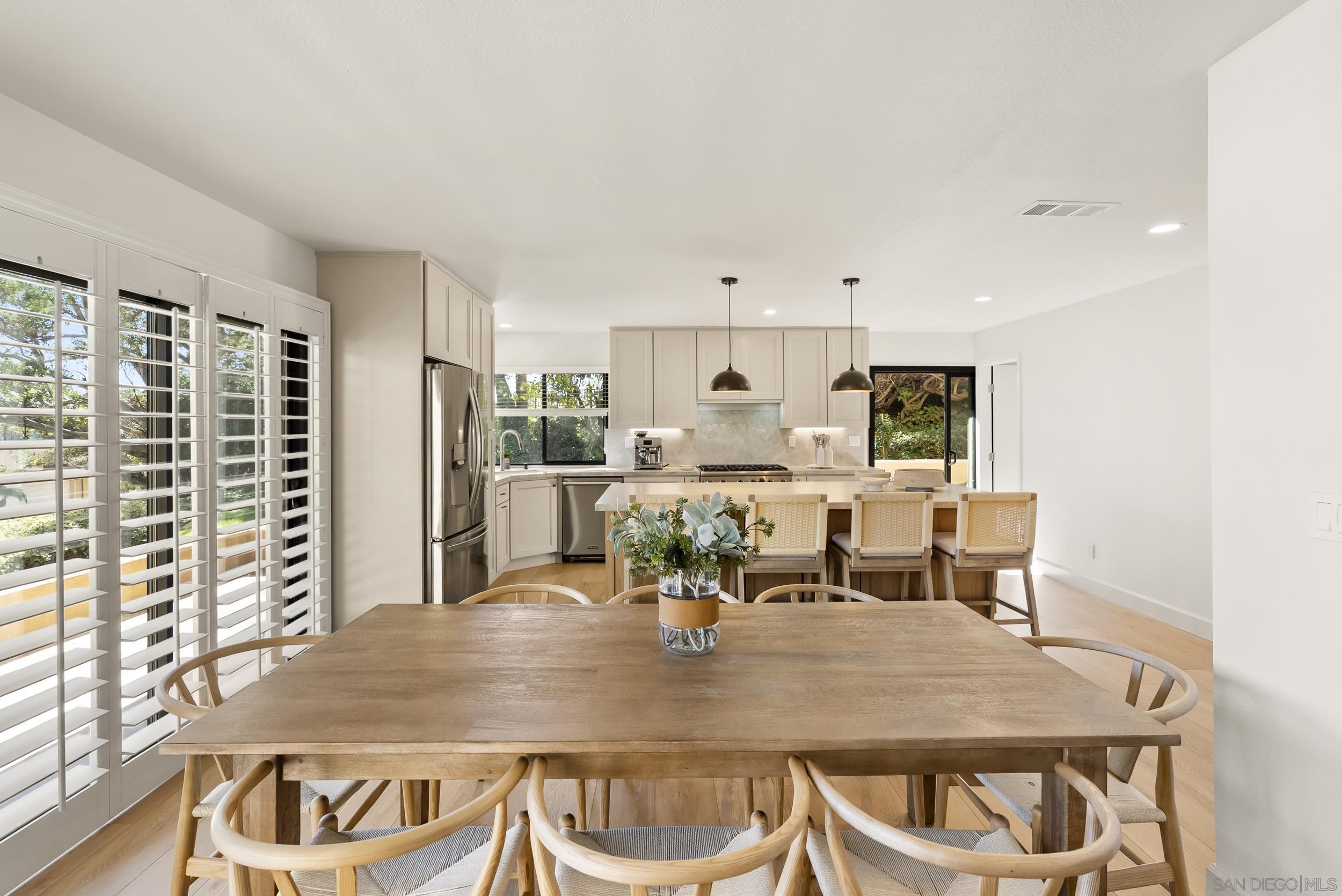 Front Image Thumbnail for SD250042073