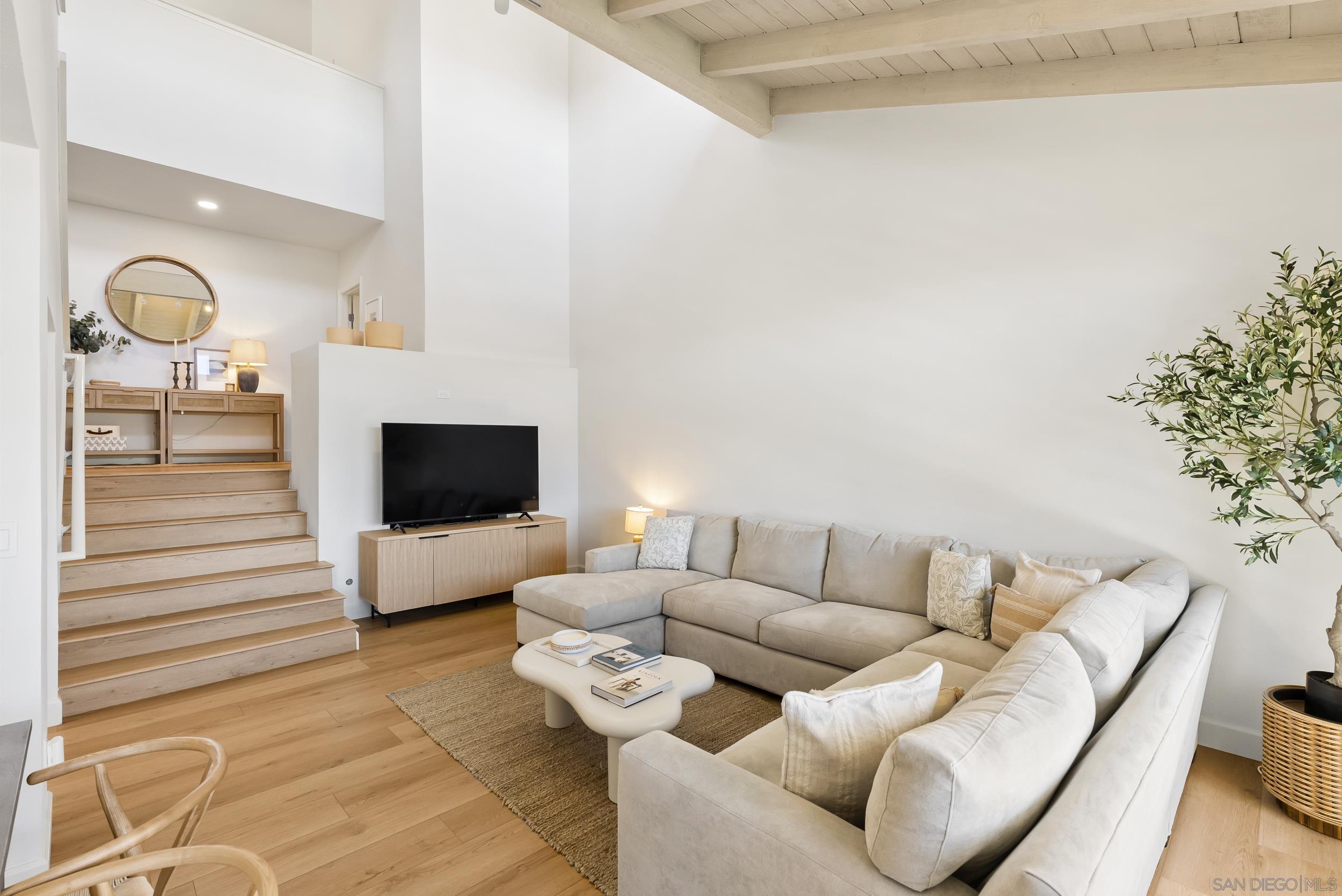 Detail Gallery Image 6 of 42 For 6489  Caminito Catalan, La Jolla,  CA 92037 - 3 Beds | 2/1 Baths