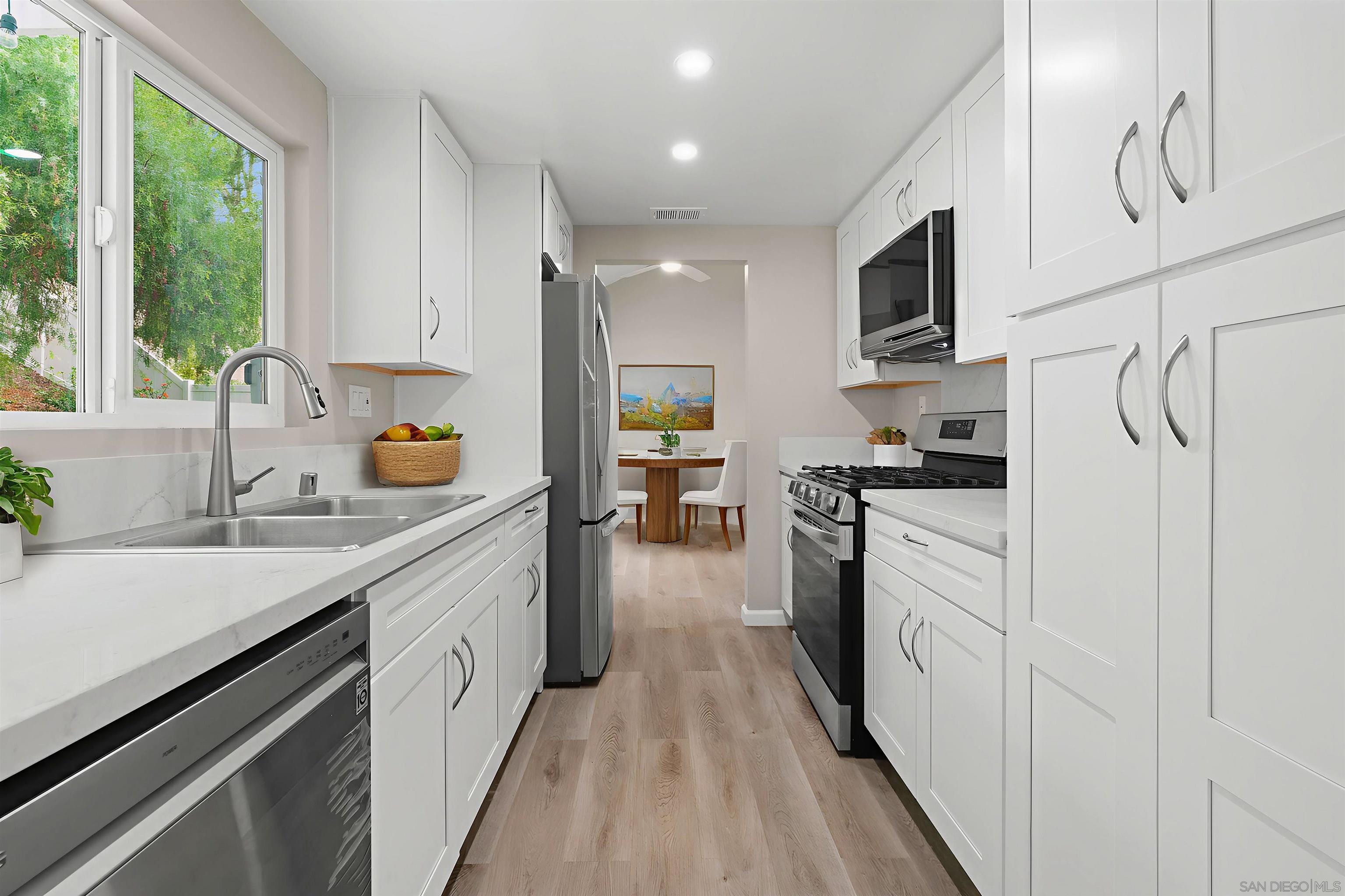 Detail Gallery Image 5 of 25 For 11244  Woodrush, San Diego,  CA 92128 - 3 Beds | 2/1 Baths