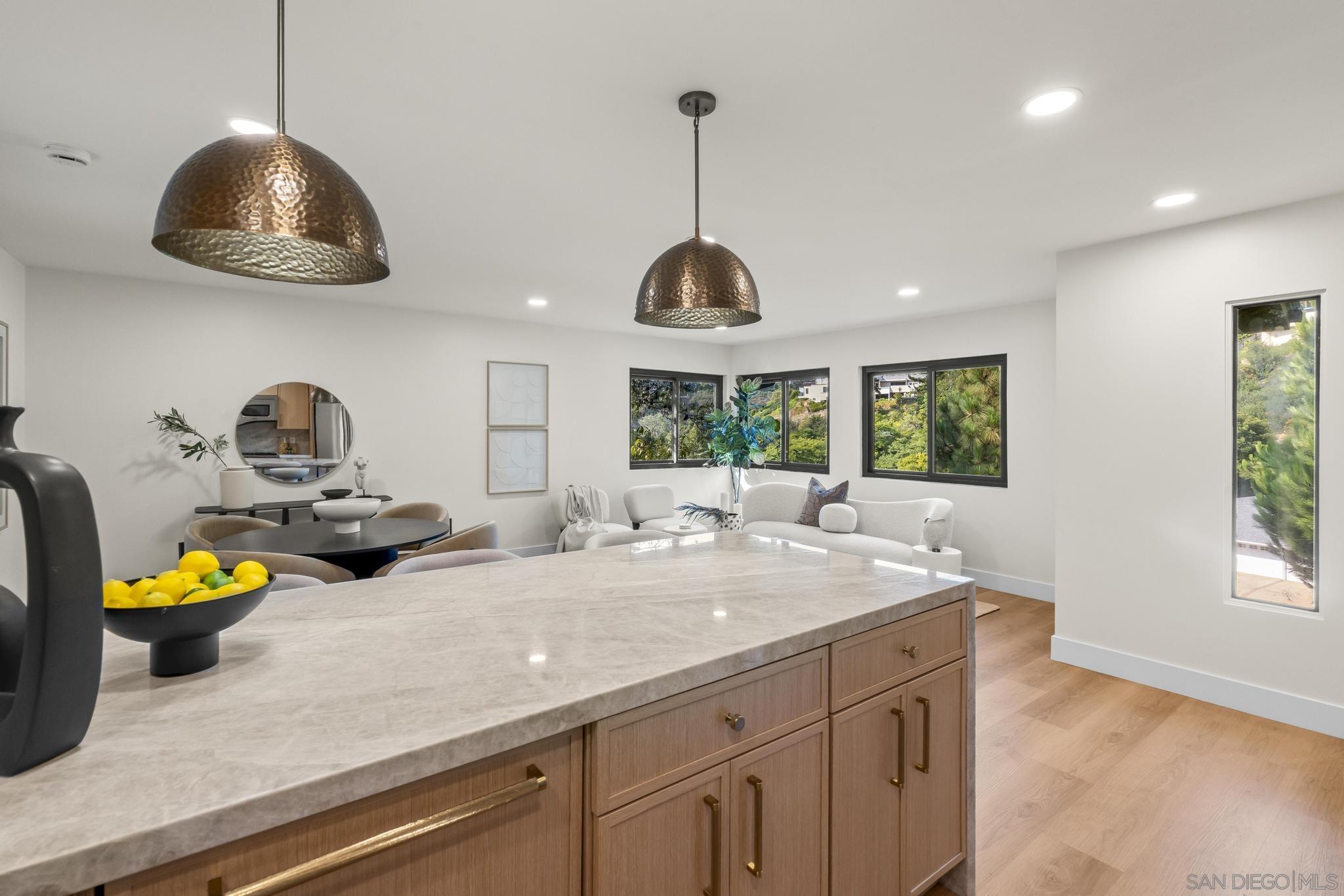 Detail Gallery Image 5 of 33 For 1733  Nautilus Street, La Jolla,  CA 92037 - 2 Beds | 2 Baths