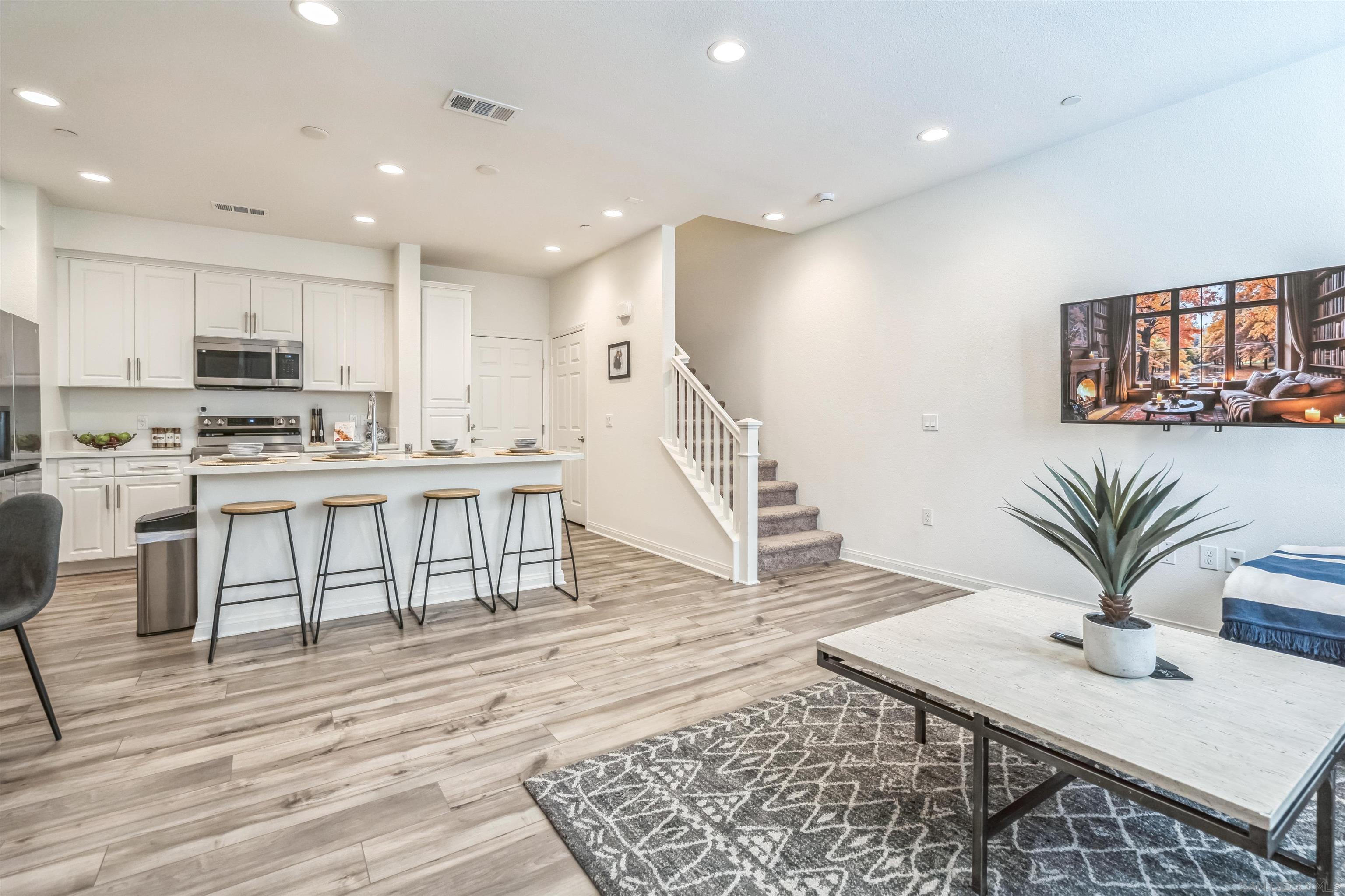 Detail Gallery Image 10 of 44 For 2018  Barite St, Spring Valley,  CA 91977 - 3 Beds | 2/1 Baths