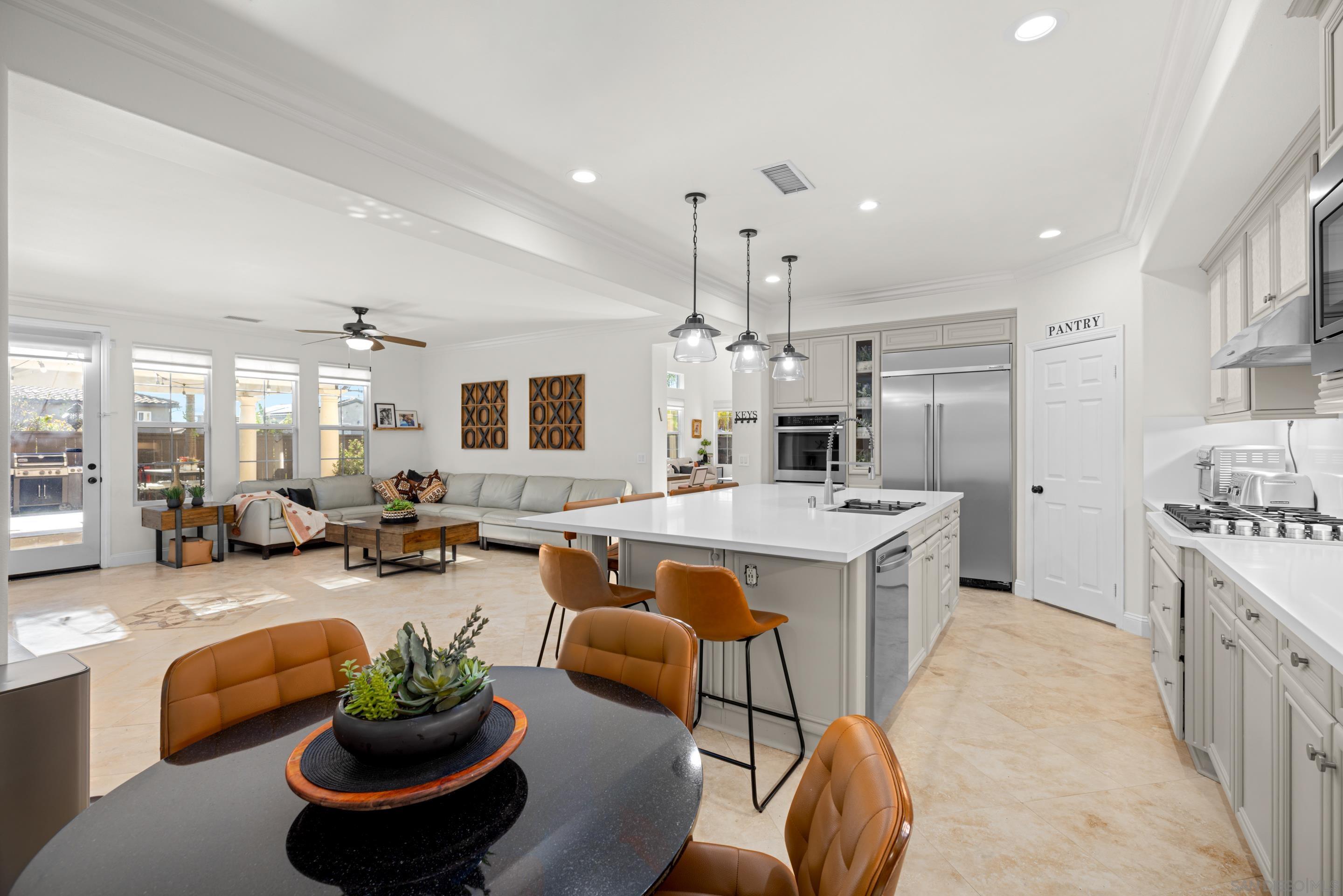 Detail Gallery Image 4 of 42 For 2814  Rambling Vista Rd, Chula Vista,  CA 91915 - 5 Beds | 4/1 Baths