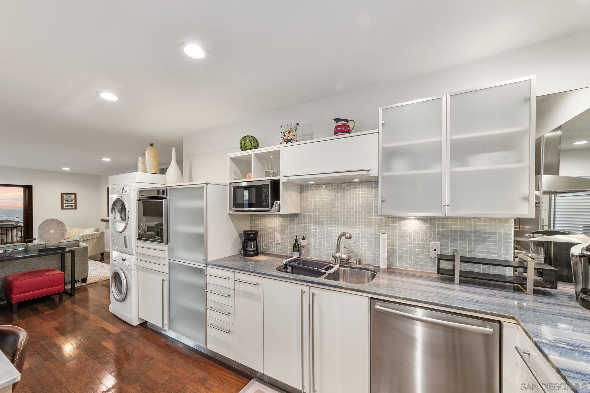 Detail Gallery Image 9 of 22 For 307  Prospect St, La Jolla,  CA 92037 - 2 Beds | 2 Baths