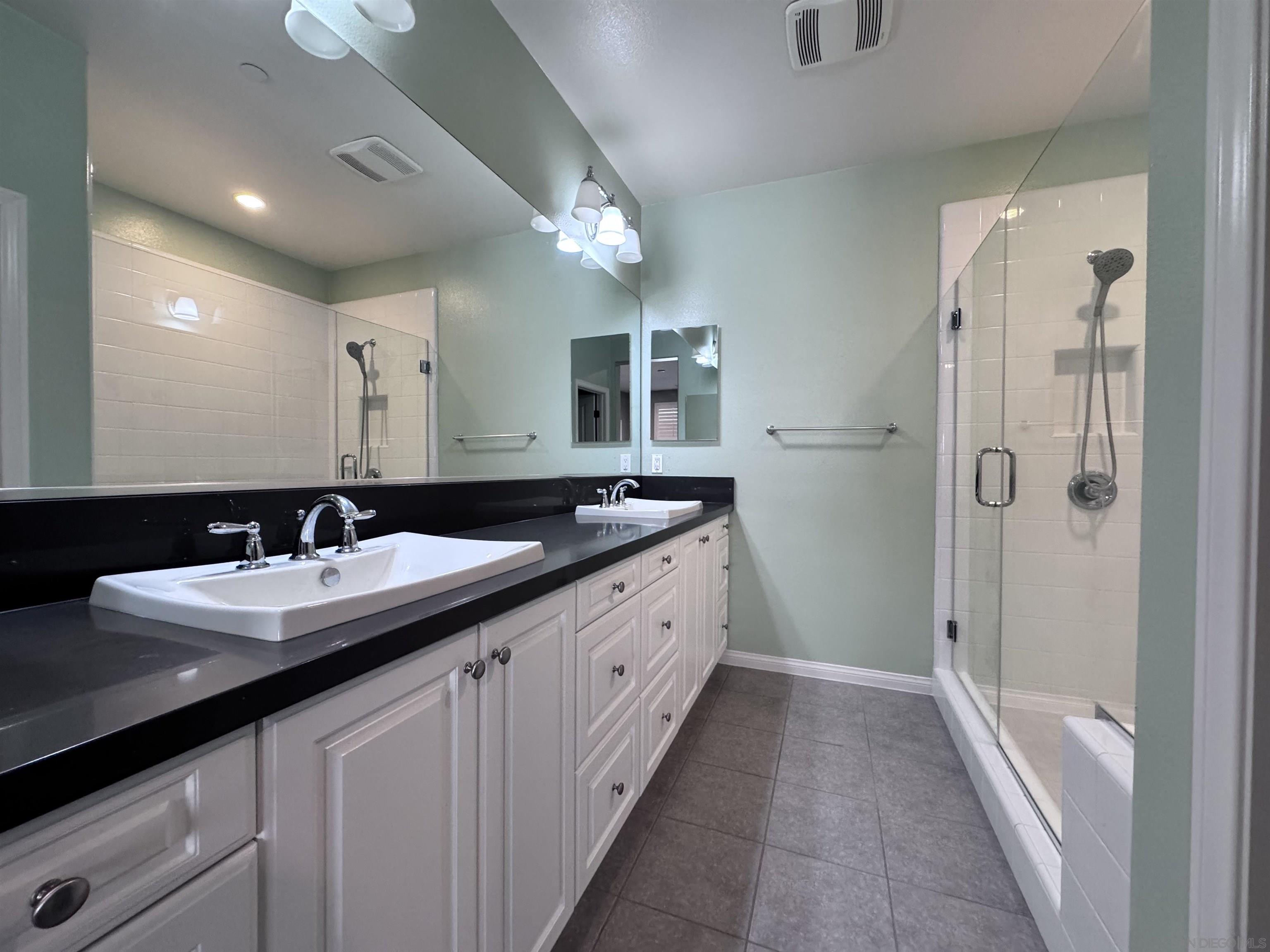 Detail Gallery Image 6 of 9 For 16172  Veridian Cir, San Diego,  CA 92127 - 2 Beds | 2/1 Baths