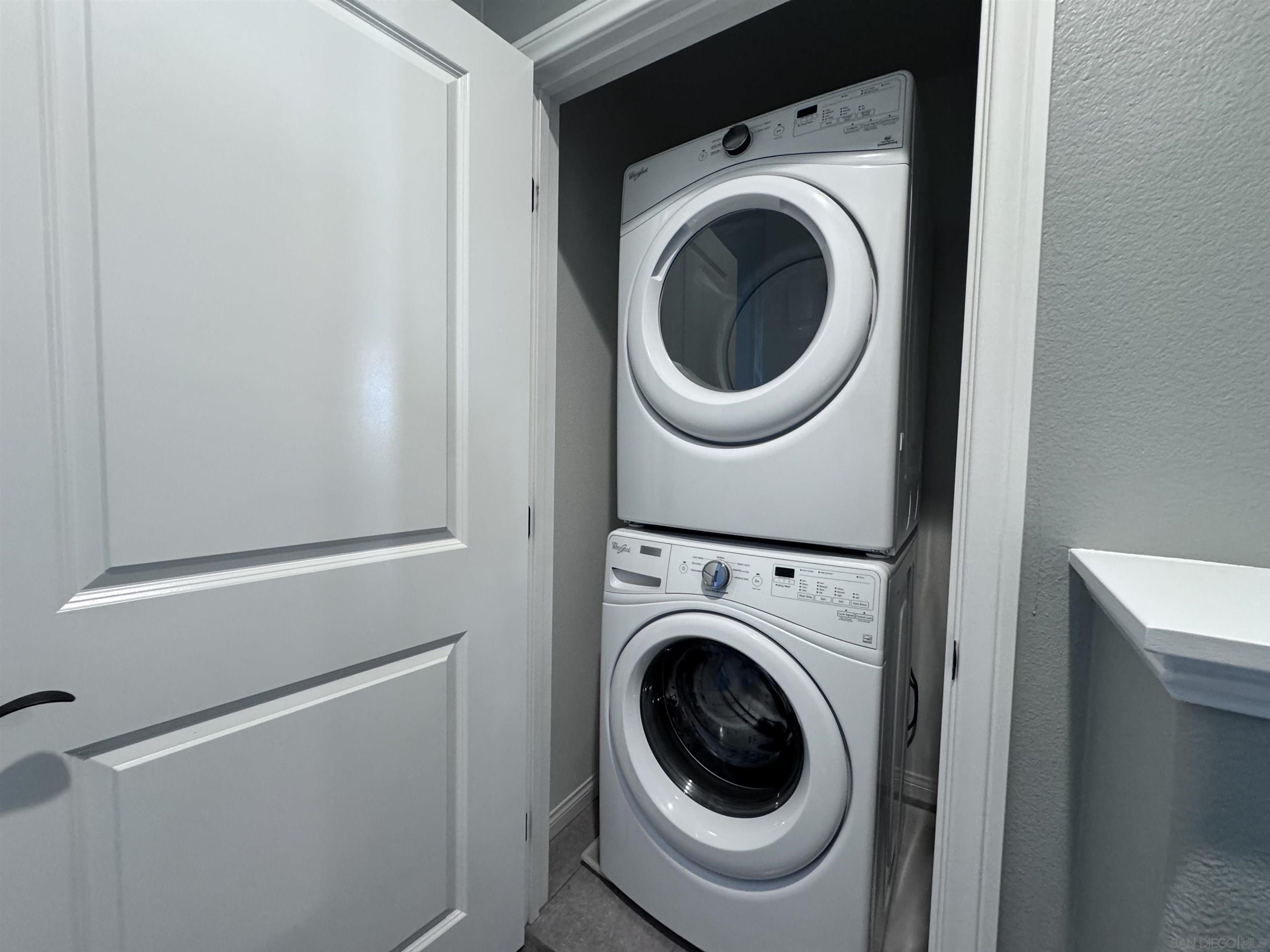 Detail Gallery Image 7 of 9 For 16172  Veridian Cir, San Diego,  CA 92127 - 2 Beds | 2/1 Baths