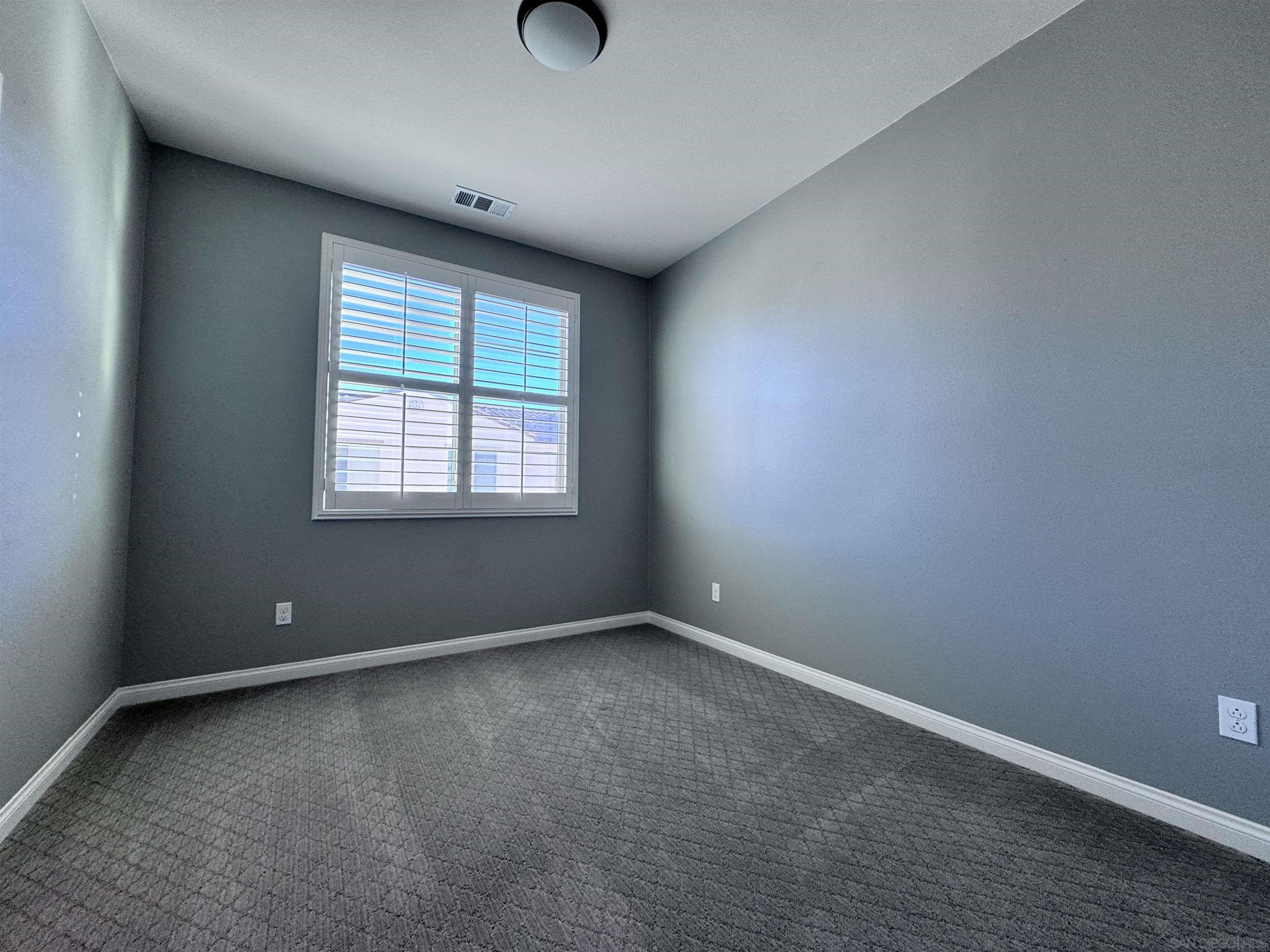 Detail Gallery Image 8 of 9 For 16172  Veridian Cir, San Diego,  CA 92127 - 2 Beds | 2/1 Baths