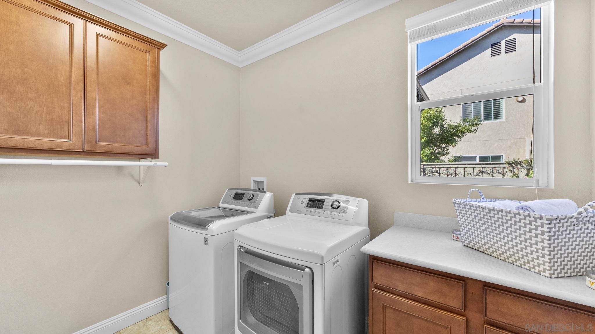 Detail Gallery Image 14 of 43 For 1045  Stratton Dr, Vista,  CA 92083 - 4 Beds | 3/1 Baths