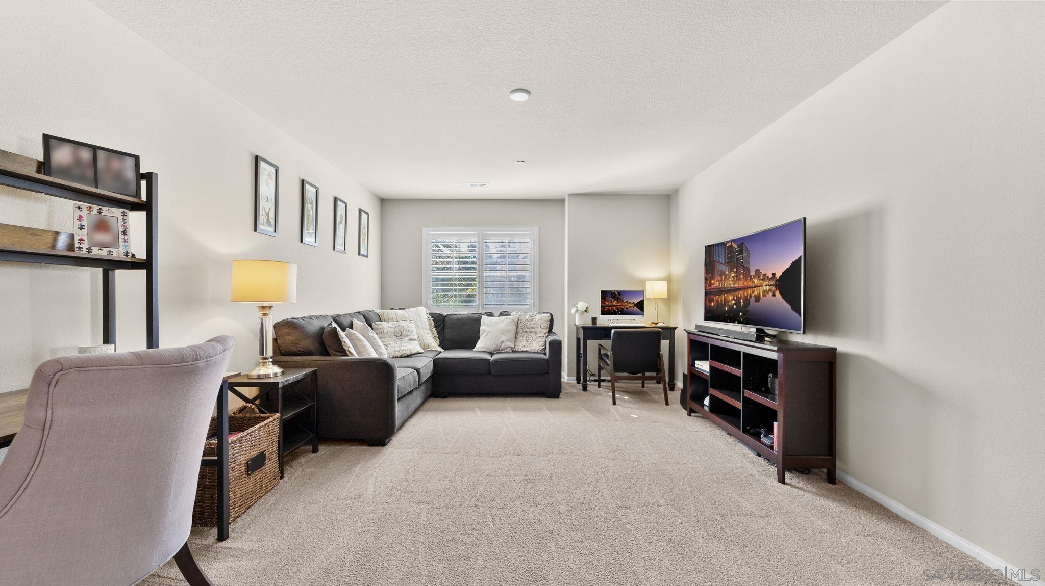 Detail Gallery Image 17 of 43 For 1045  Stratton Dr, Vista,  CA 92083 - 4 Beds | 3/1 Baths