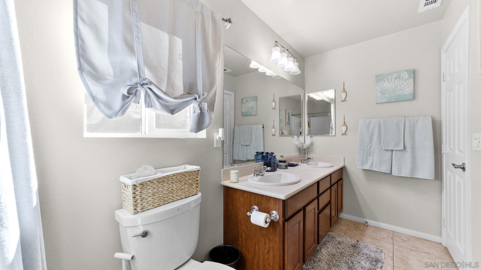 Detail Gallery Image 21 of 43 For 1045  Stratton Dr, Vista,  CA 92083 - 4 Beds | 3/1 Baths