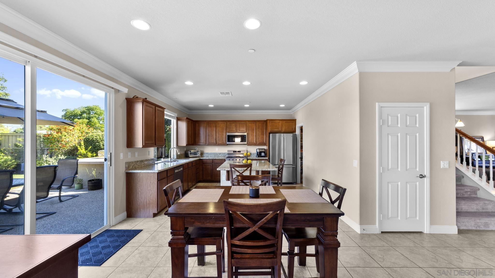 Detail Gallery Image 9 of 43 For 1045  Stratton Dr, Vista,  CA 92083 - 4 Beds | 3/1 Baths