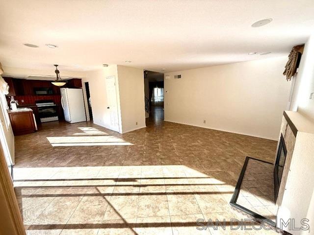 Detail Gallery Image 8 of 12 For 13061  Trail Dust Ave, San Diego,  CA 92129 - 4 Beds | 2/1 Baths