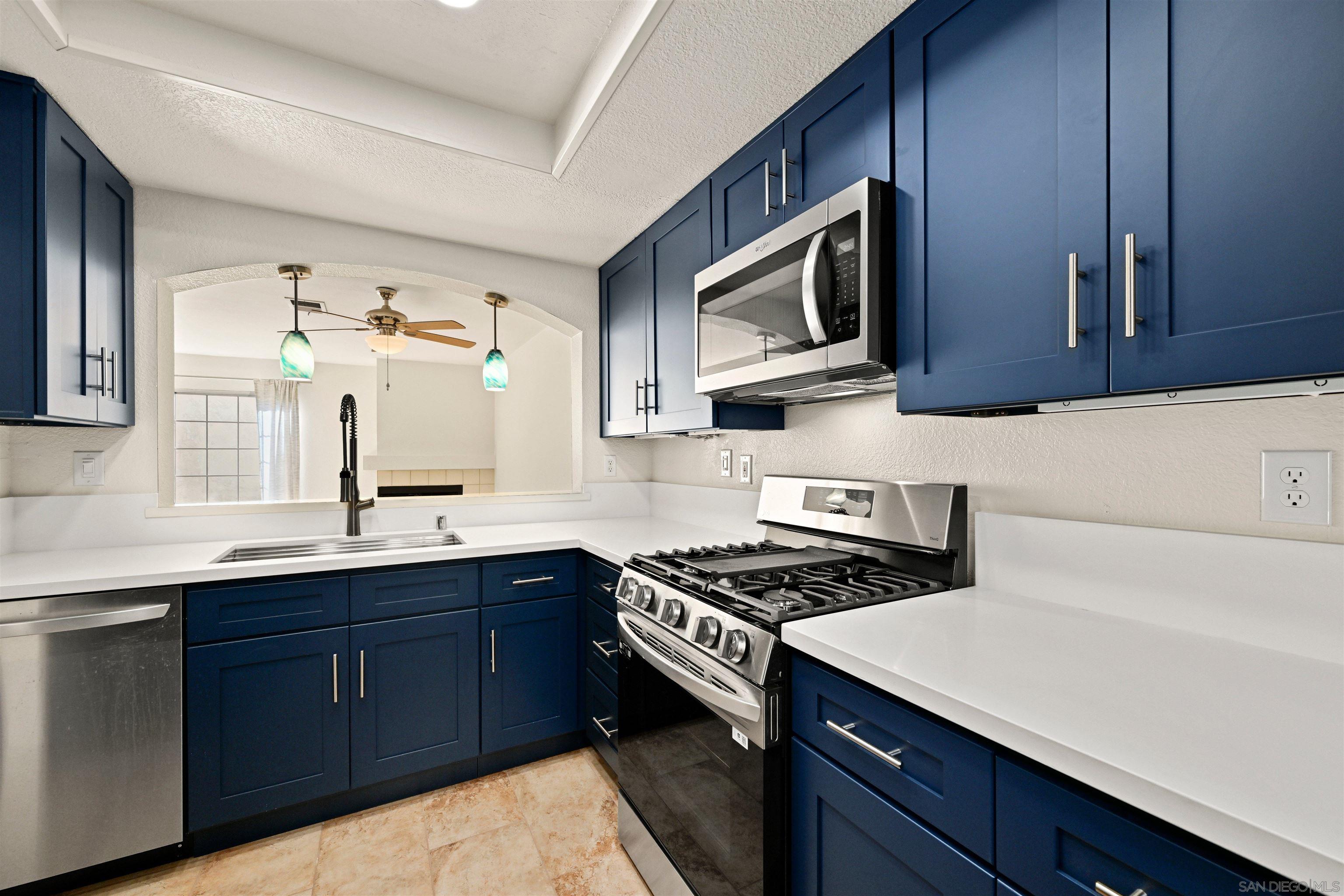 Detail Gallery Image 7 of 26 For 740  Breeze Hill Rd  #193,  Vista,  CA 92081 - 2 Beds | 2/1 Baths