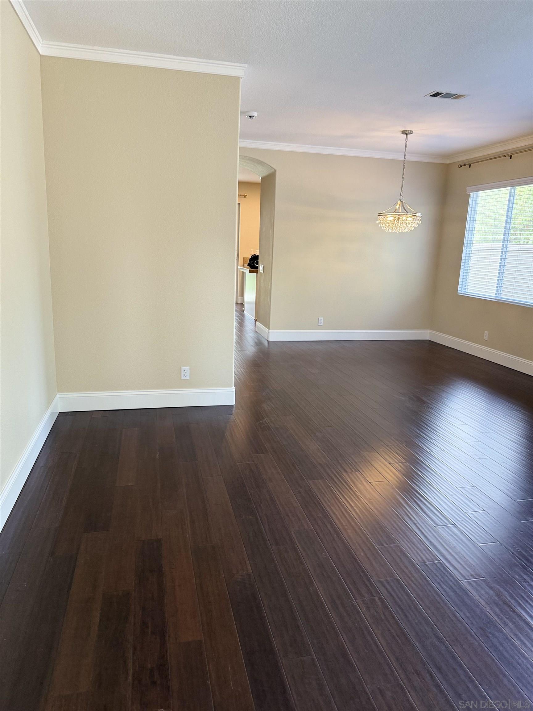 Detail Gallery Image 4 of 55 For 41195  Sea Island Court, Temecula,  CA 92591 - 4 Beds | 2/1 Baths