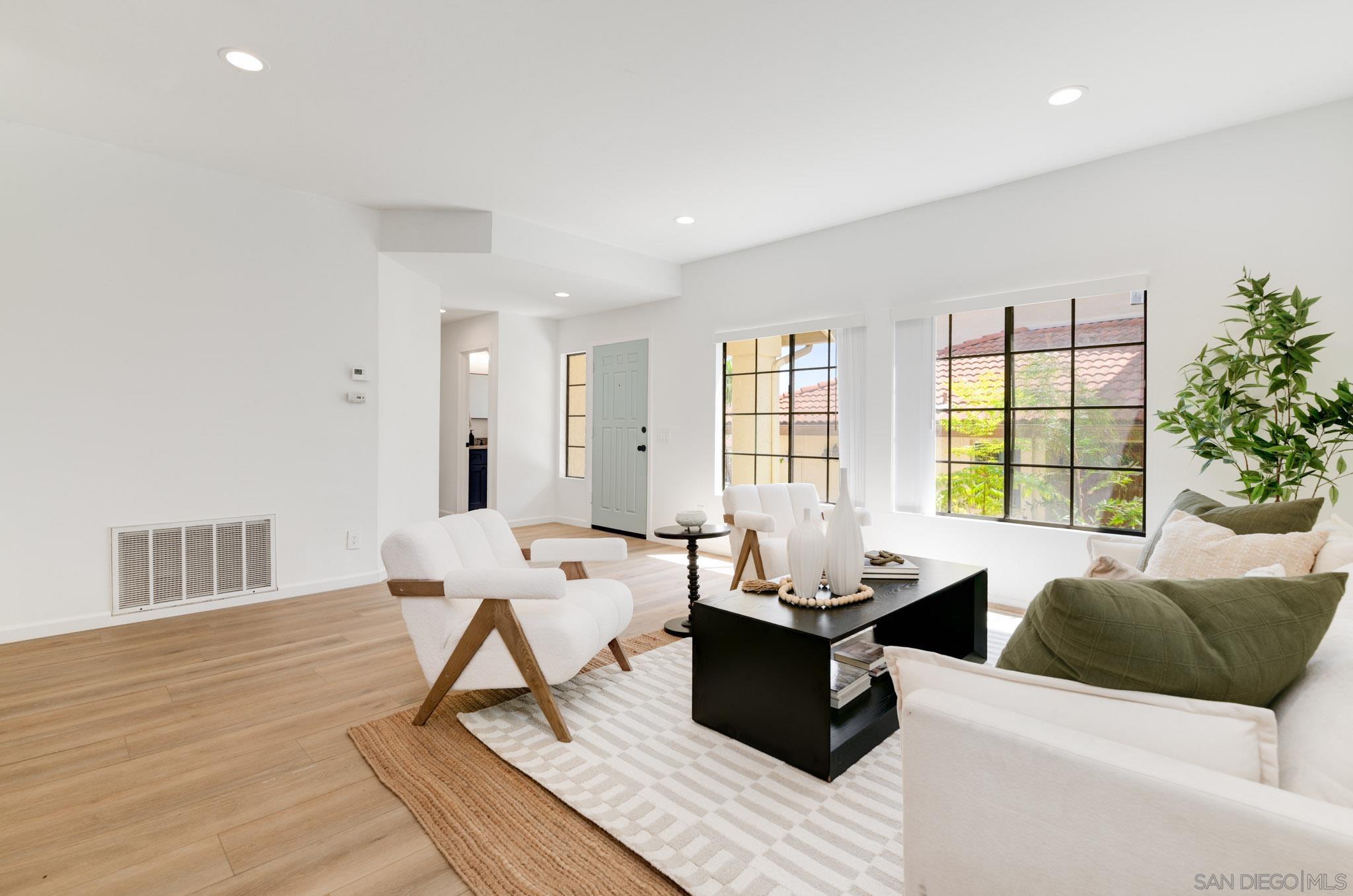 Detail Gallery Image 3 of 22 For 721  Summersong Ln, Encinitas,  CA 92024 - 3 Beds | 2/1 Baths