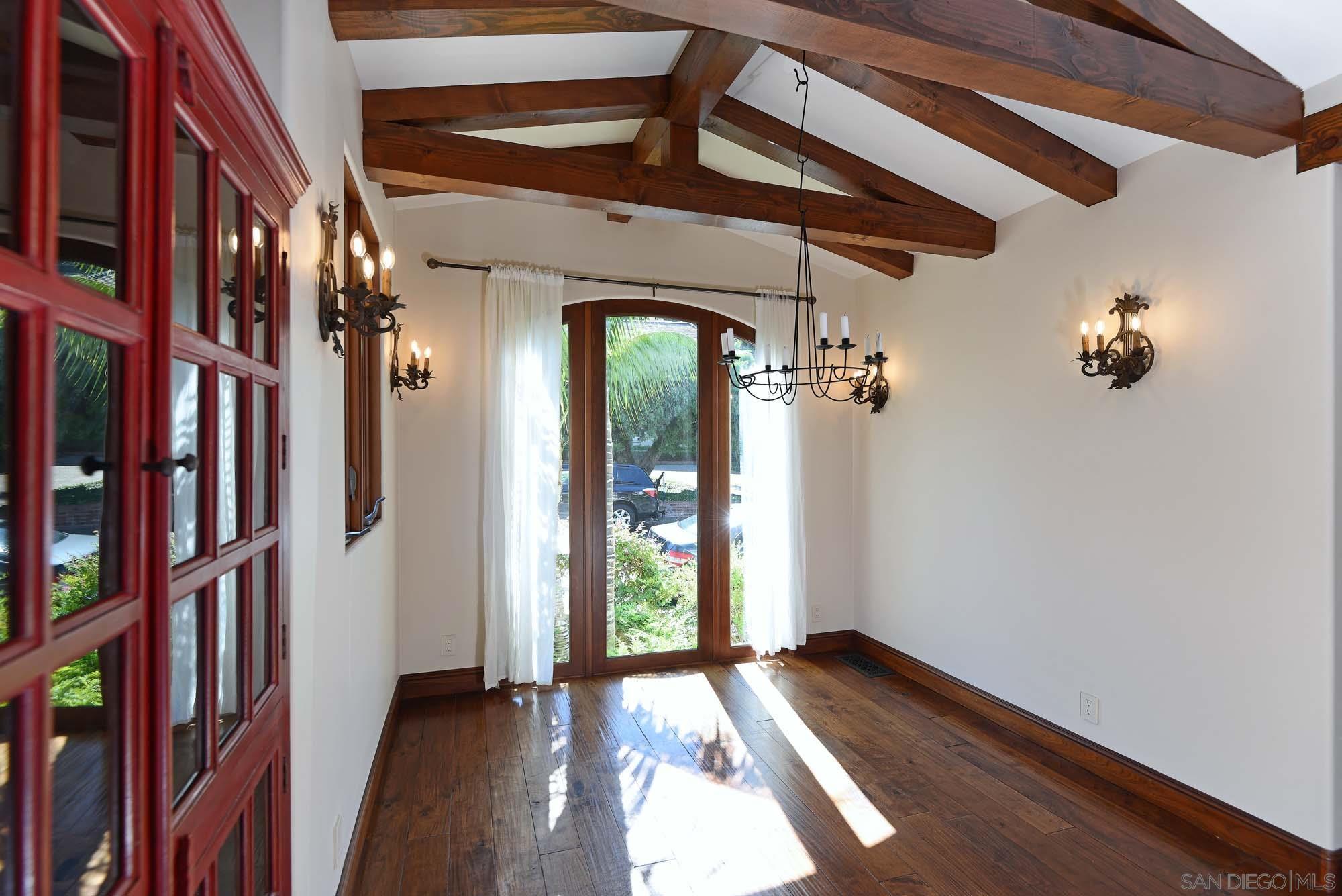 Detail Gallery Image 11 of 29 For 1908  Hypatia Way, La Jolla,  CA 92037 - 3 Beds | 2/1 Baths