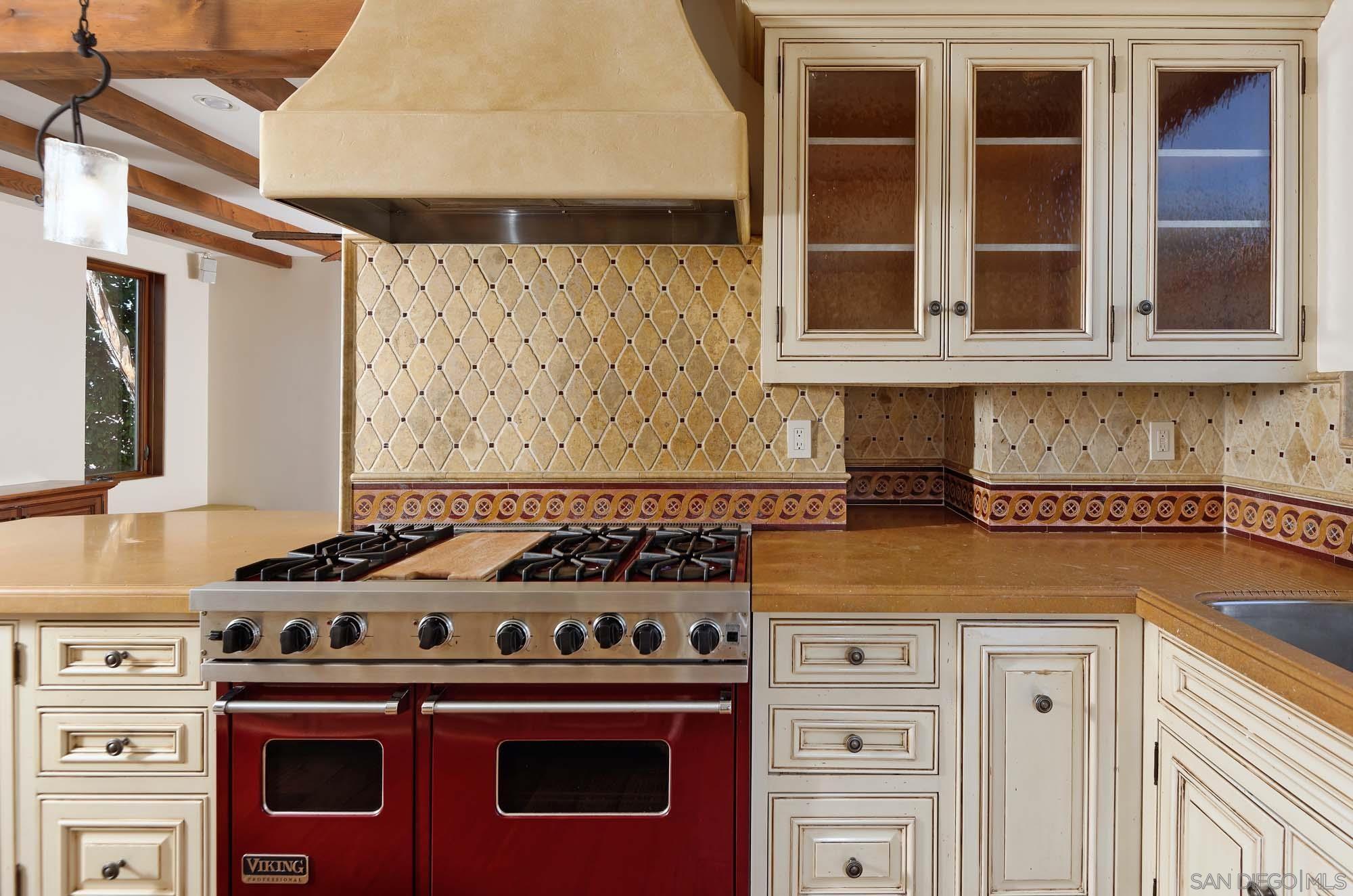 Detail Gallery Image 12 of 29 For 1908  Hypatia Way, La Jolla,  CA 92037 - 3 Beds | 2/1 Baths