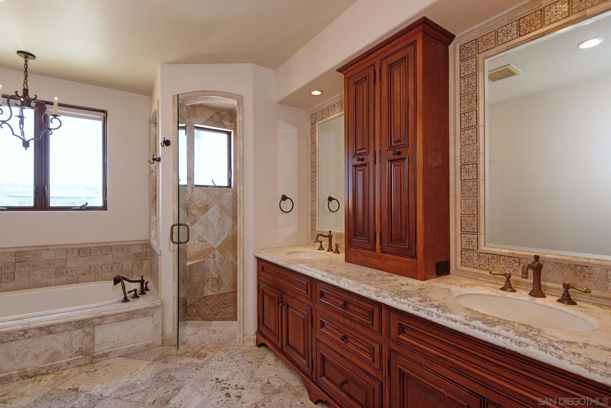 Detail Gallery Image 19 of 29 For 1908  Hypatia Way, La Jolla,  CA 92037 - 3 Beds | 2/1 Baths