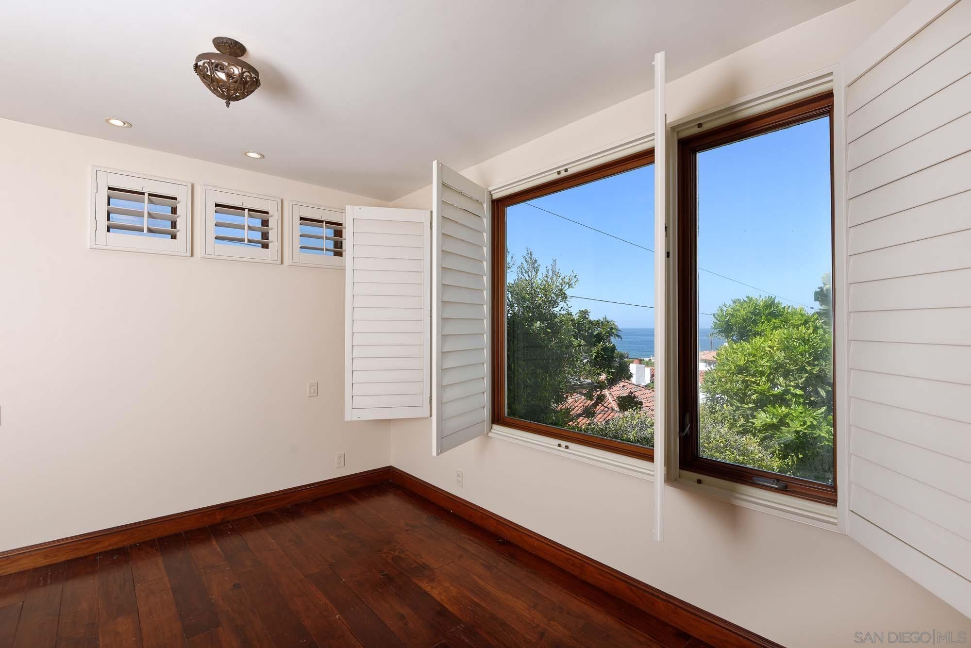 Detail Gallery Image 23 of 29 For 1908  Hypatia Way, La Jolla,  CA 92037 - 3 Beds | 2/1 Baths