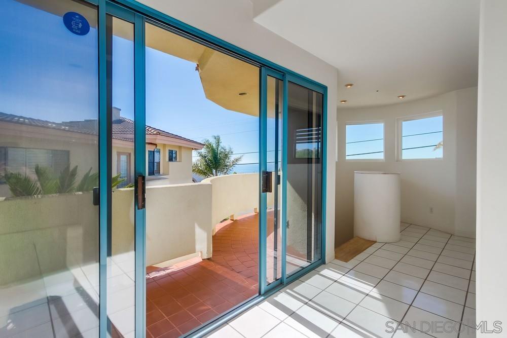 Detail Gallery Image 17 of 45 For 1145  La Jolla Rancho Road, La Jolla,  CA 92037 - 4 Beds | 4 Baths