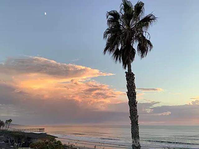 Detail Gallery Image 3 of 5 For 4884  Dixie Dr, San Diego,  CA 92109 - 3 Beds | 2 Baths