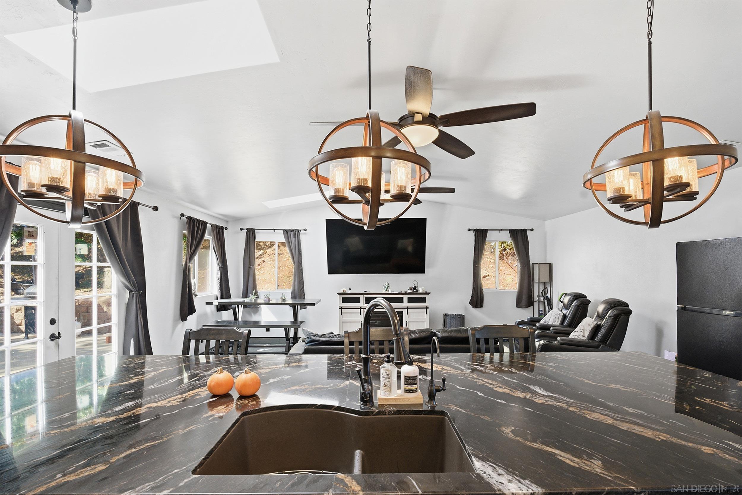 Front Image Thumbnail for SD250042150