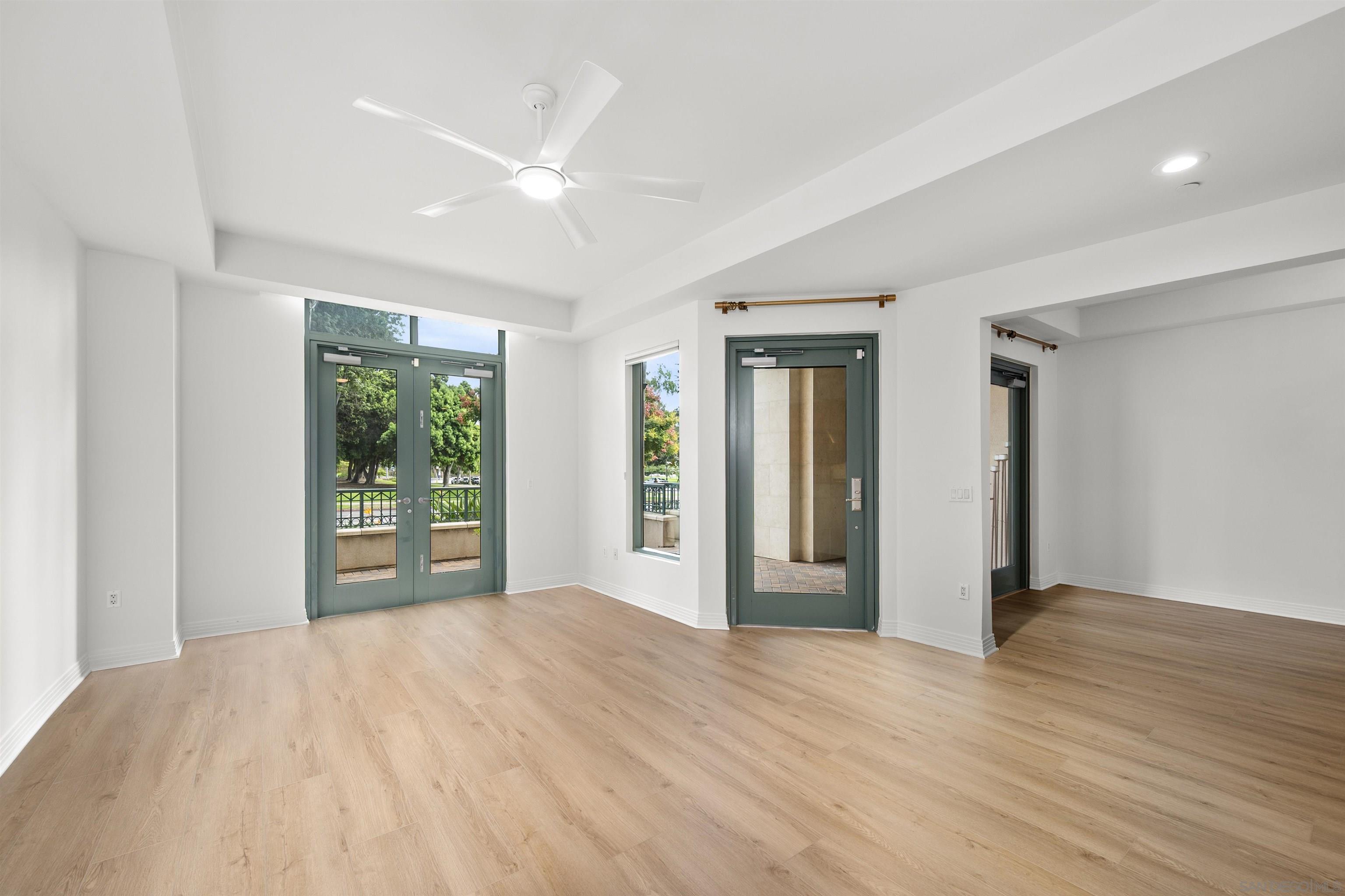 Detail Gallery Image 11 of 53 For 2500  6th Ave.  Th03, San Diego,  CA 92103 - 3 Beds | 2/1 Baths