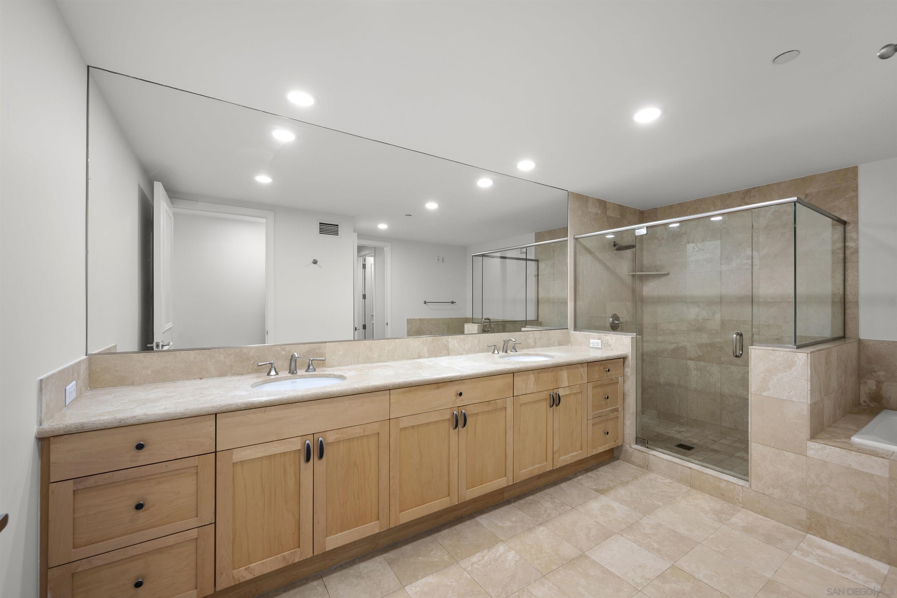 Detail Gallery Image 28 of 53 For 2500  6th Ave.  Th03, San Diego,  CA 92103 - 3 Beds | 2/1 Baths