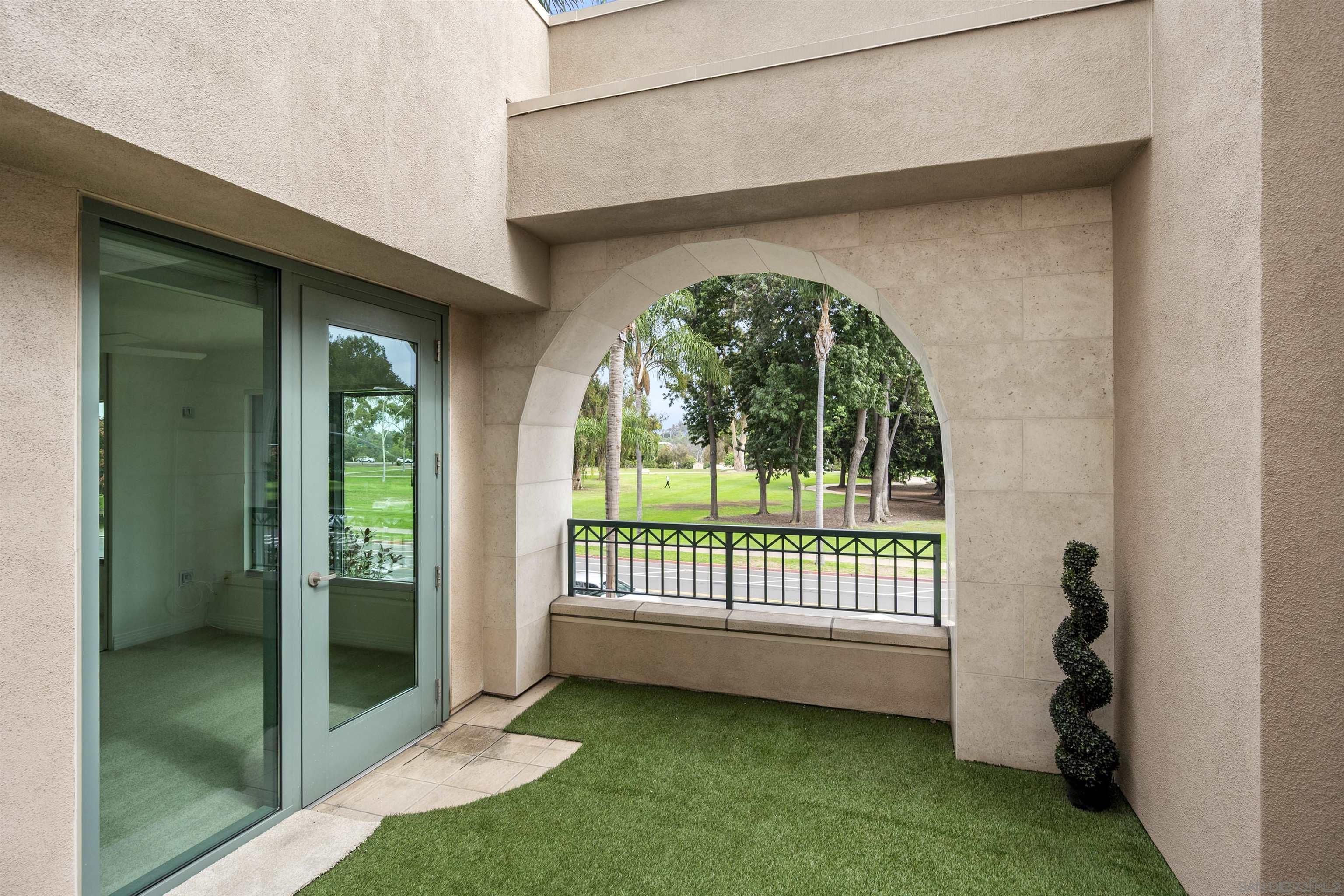 Detail Gallery Image 31 of 53 For 2500  6th Ave.  Th03, San Diego,  CA 92103 - 3 Beds | 2/1 Baths