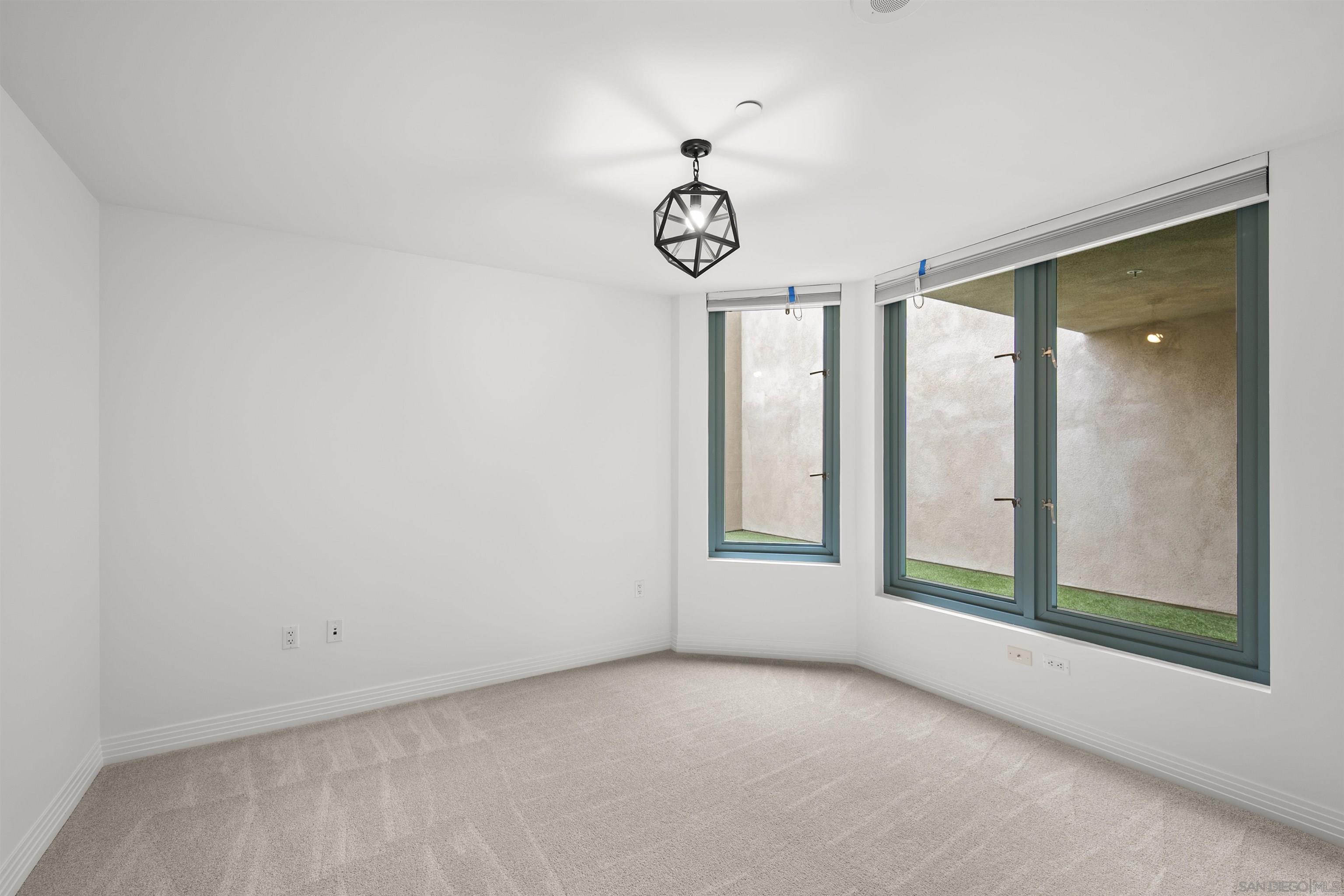 Detail Gallery Image 36 of 53 For 2500  6th Ave.  Th03, San Diego,  CA 92103 - 3 Beds | 2/1 Baths