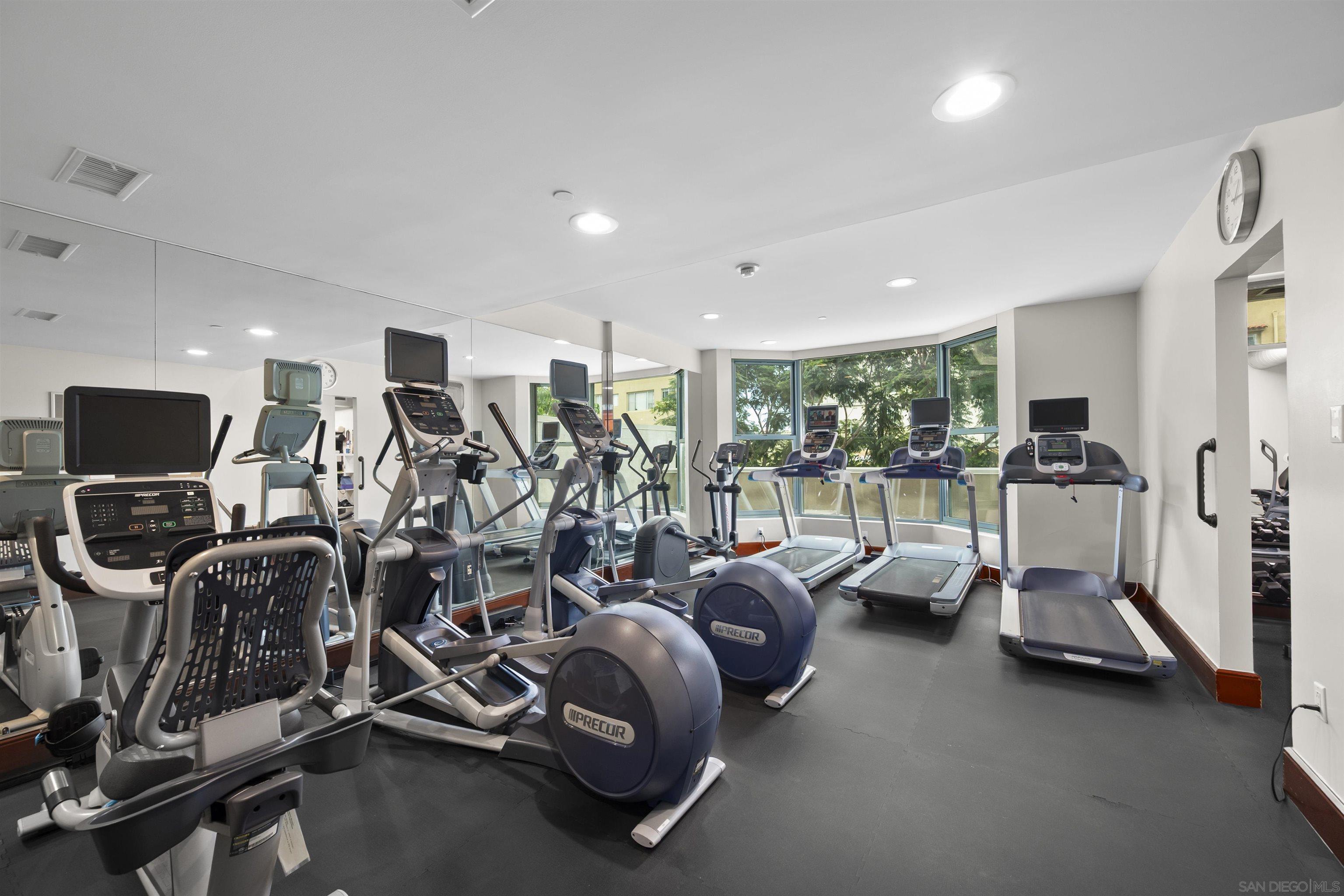 Detail Gallery Image 47 of 53 For 2500  6th Ave.  Th03, San Diego,  CA 92103 - 3 Beds | 2/1 Baths