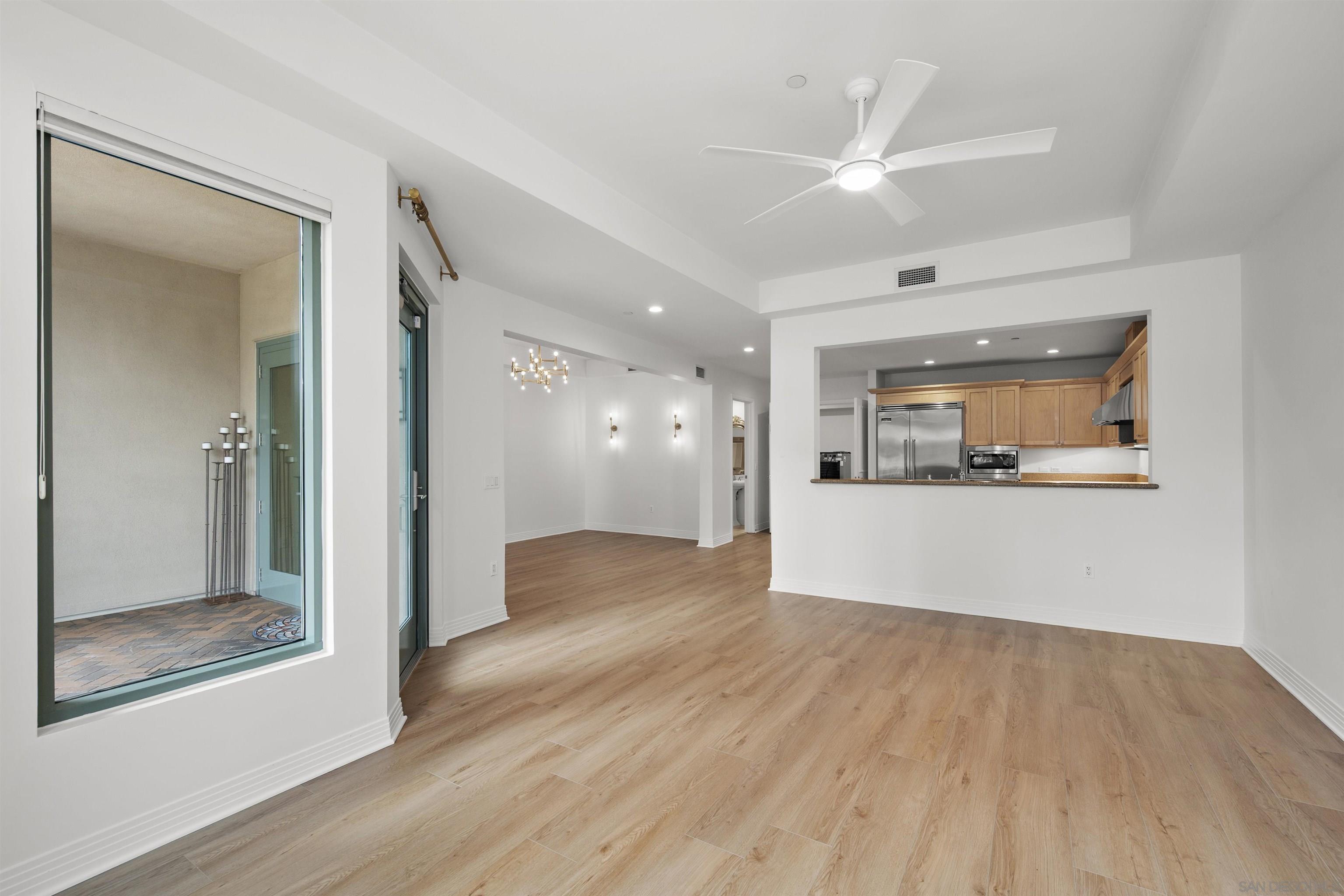 Detail Gallery Image 10 of 53 For 2500  6th Ave.  Th03, San Diego,  CA 92103 - 3 Beds | 2/1 Baths