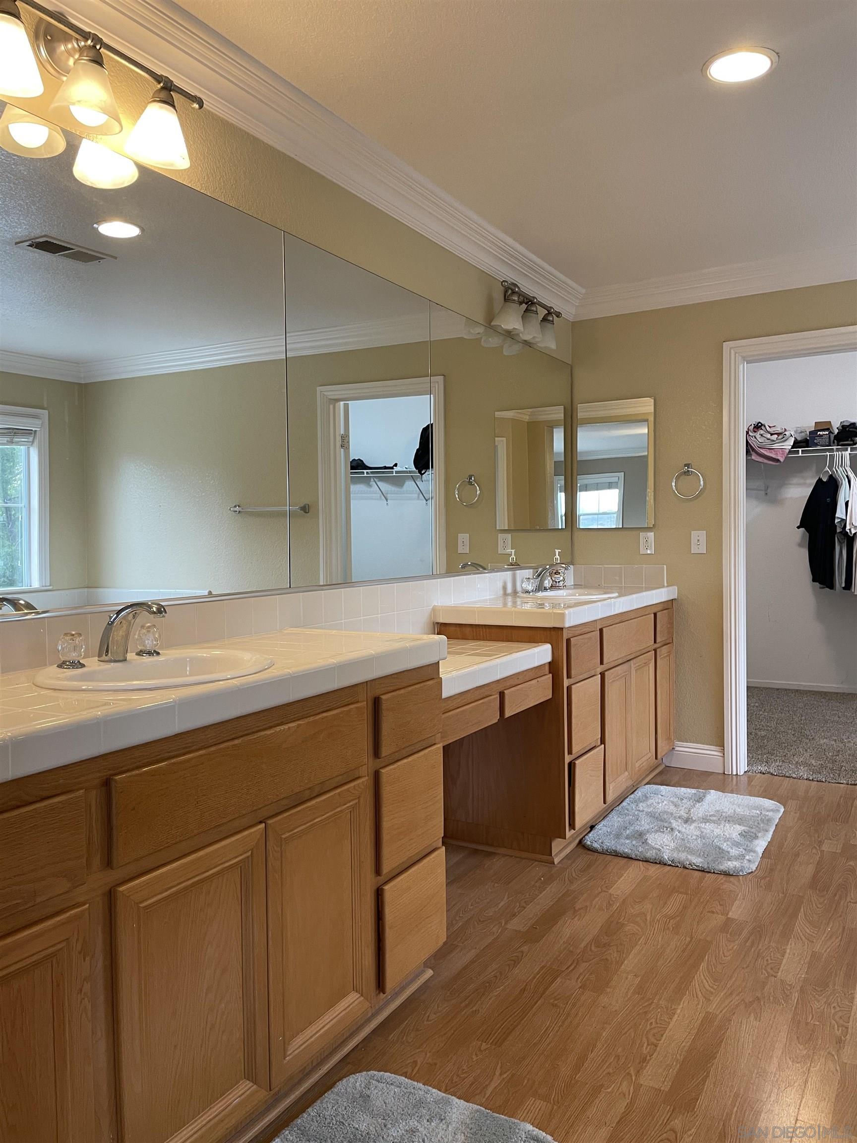 Detail Gallery Image 19 of 28 For 1109  Bells Drive, Oceanside,  CA 92057 - 5 Beds | 4 Baths