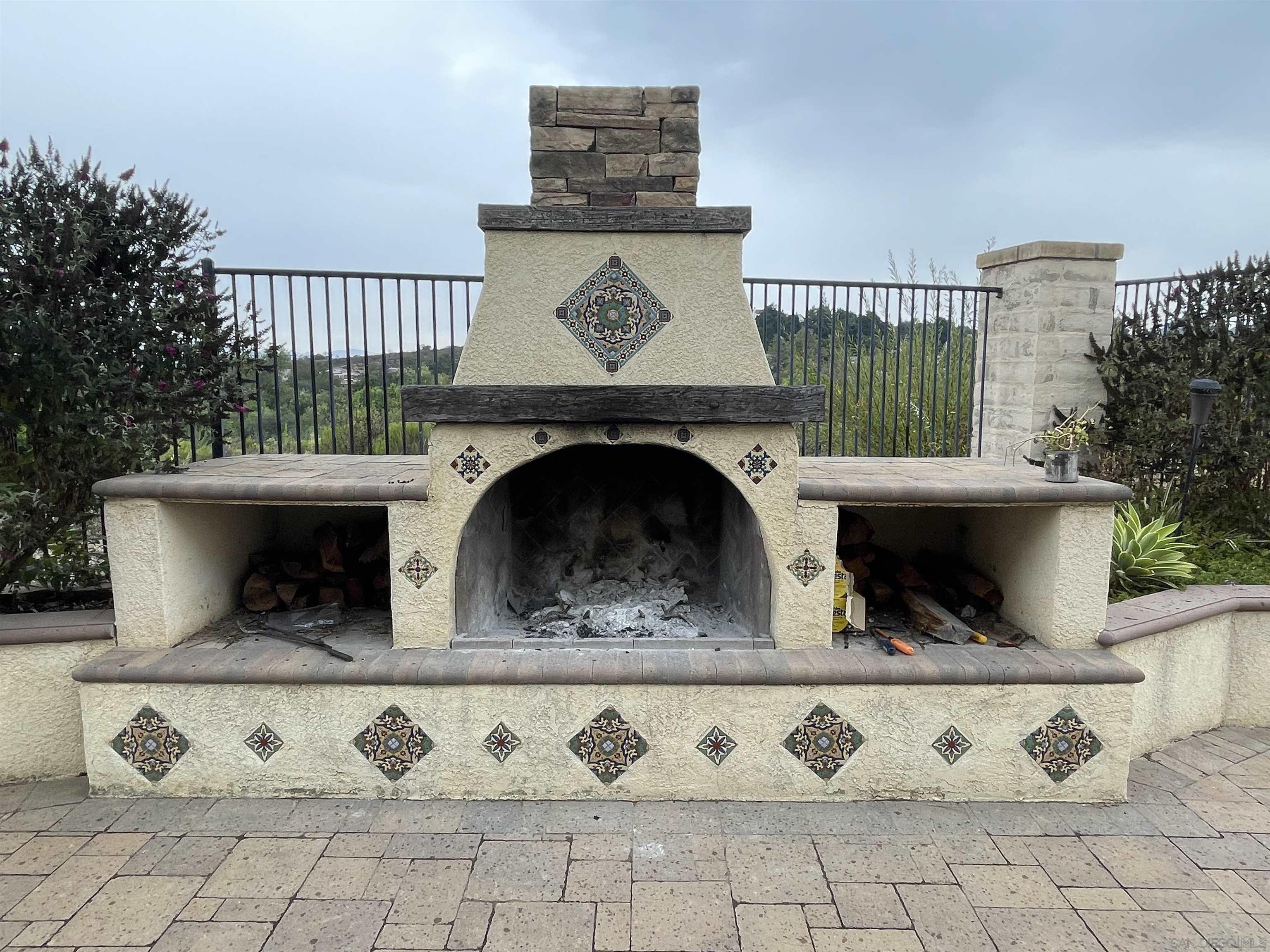 Detail Gallery Image 24 of 28 For 1109  Bells Drive, Oceanside,  CA 92057 - 5 Beds | 4 Baths