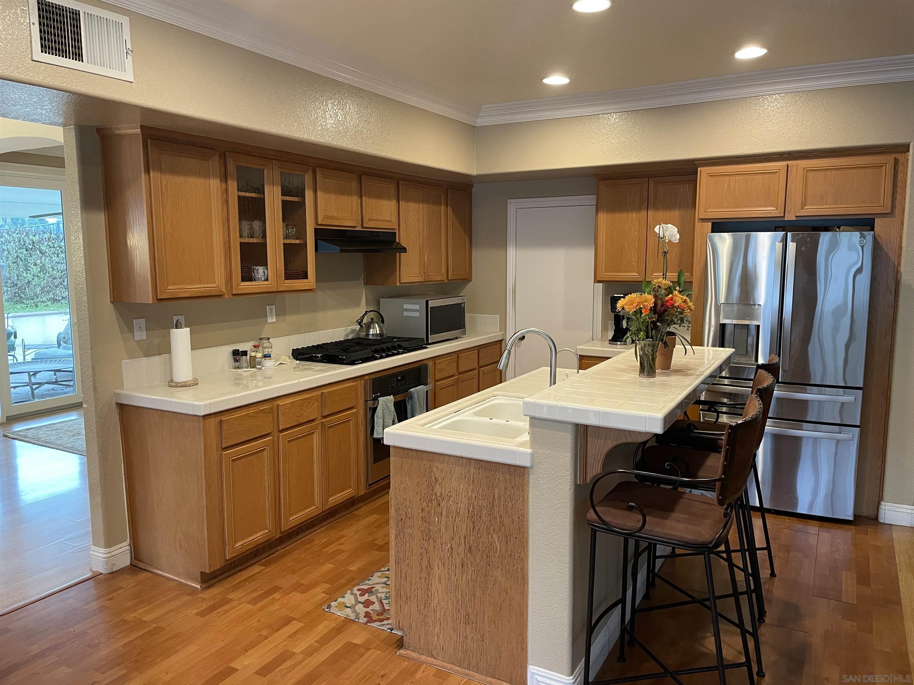 Detail Gallery Image 4 of 28 For 1109  Bells Drive, Oceanside,  CA 92057 - 5 Beds | 4 Baths