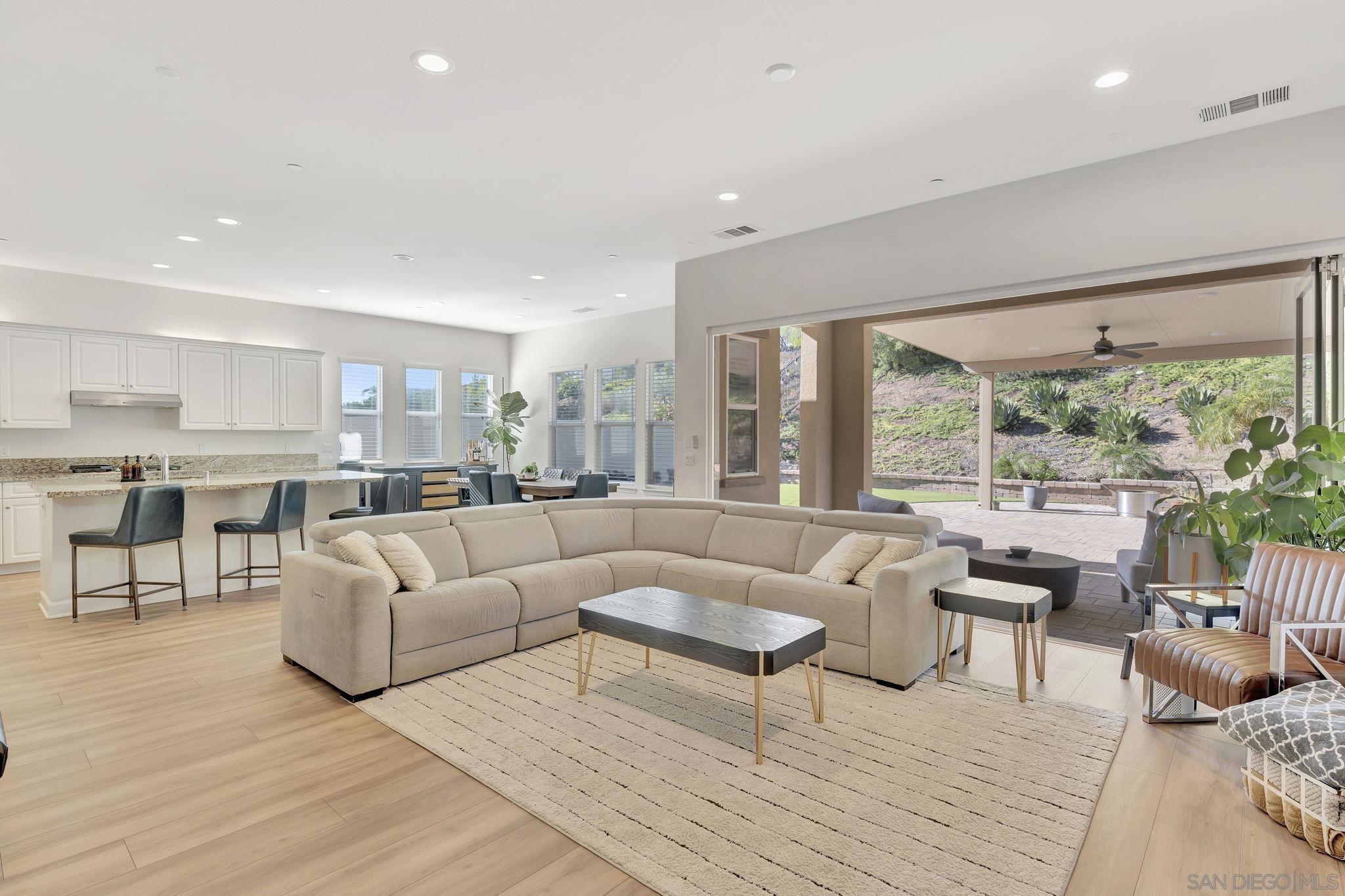 Front Image Thumbnail for SD250042156