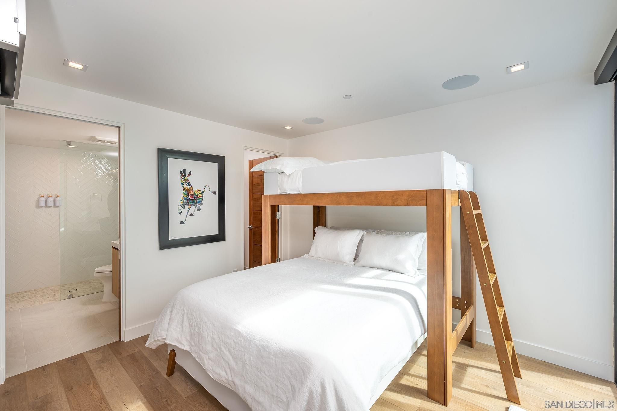 Detail Gallery Image 22 of 39 For 1605  Burgundy Rd, Encinitas,  CA 92024 - 4 Beds | 4/1 Baths