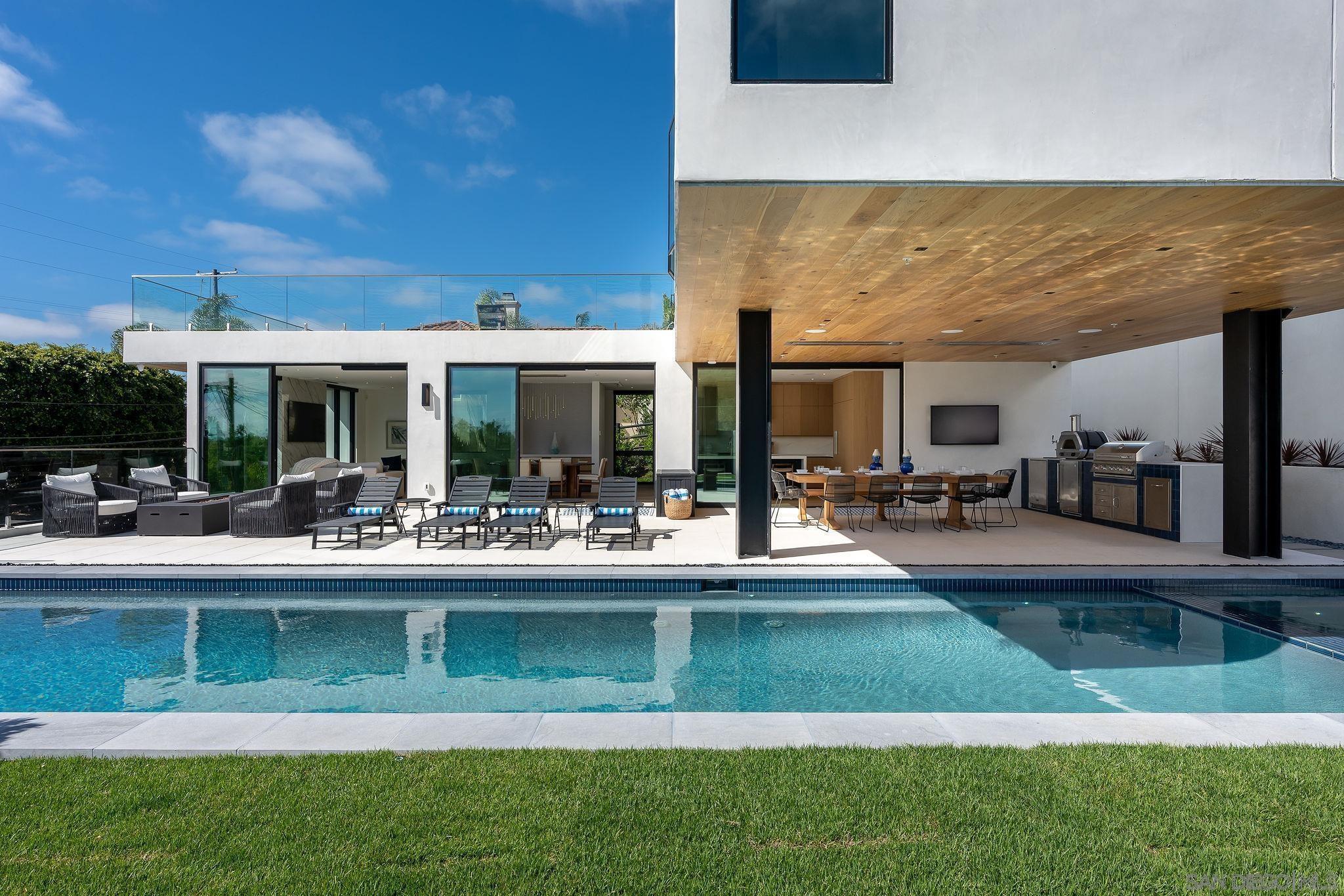 Detail Gallery Image 4 of 39 For 1605  Burgundy Rd, Encinitas,  CA 92024 - 4 Beds | 4/1 Baths