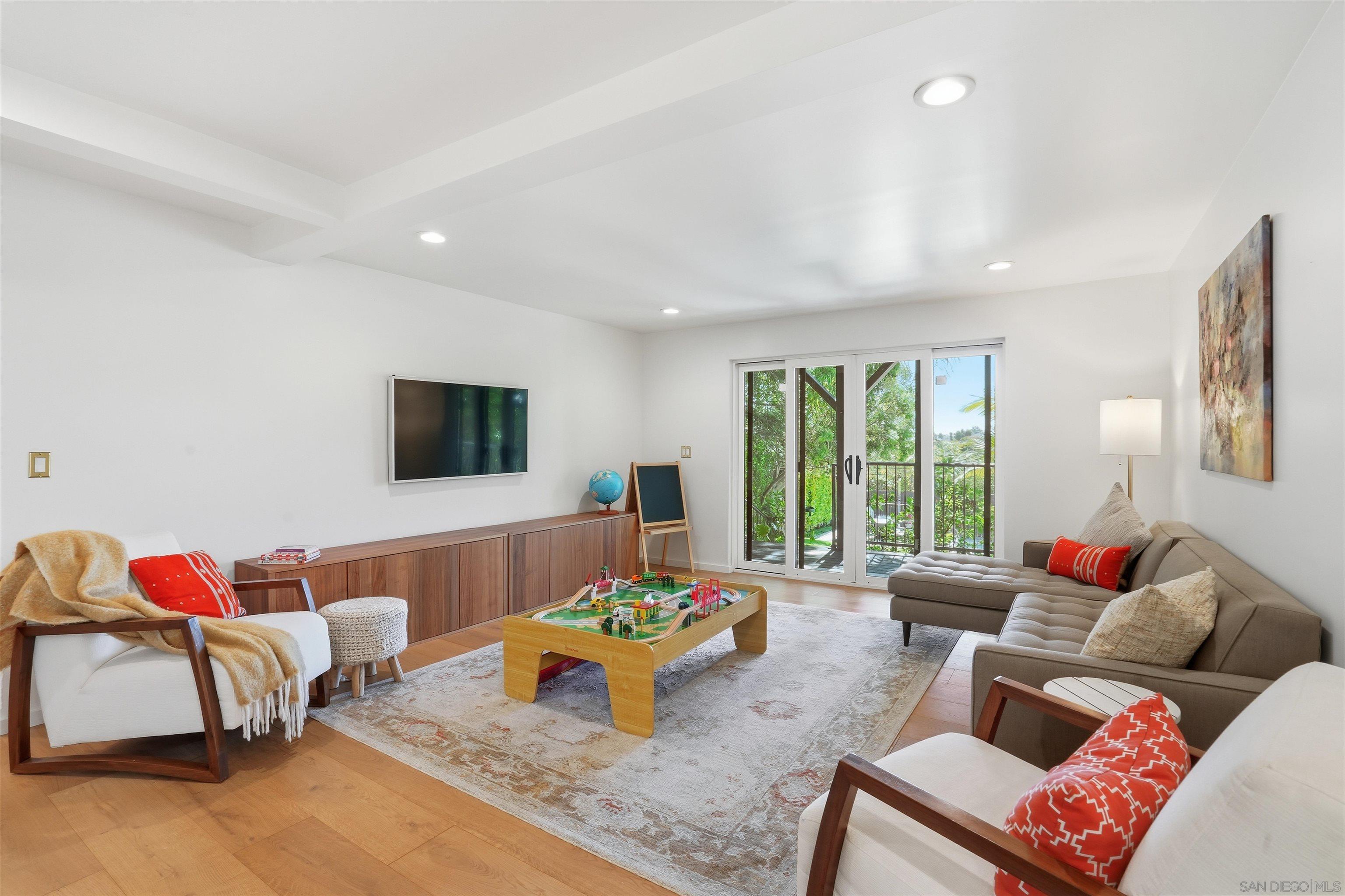 Detail Gallery Image 17 of 29 For 3234  Lowry Rd, Los Angeles,  CA 90027 - 4 Beds | 4 Baths