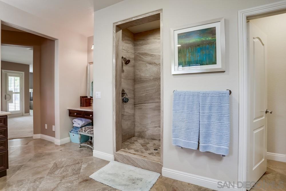 Detail Gallery Image 21 of 36 For 6977  Corte Langosta, Carlsbad,  CA 92009 - 5 Beds | 5/1 Baths