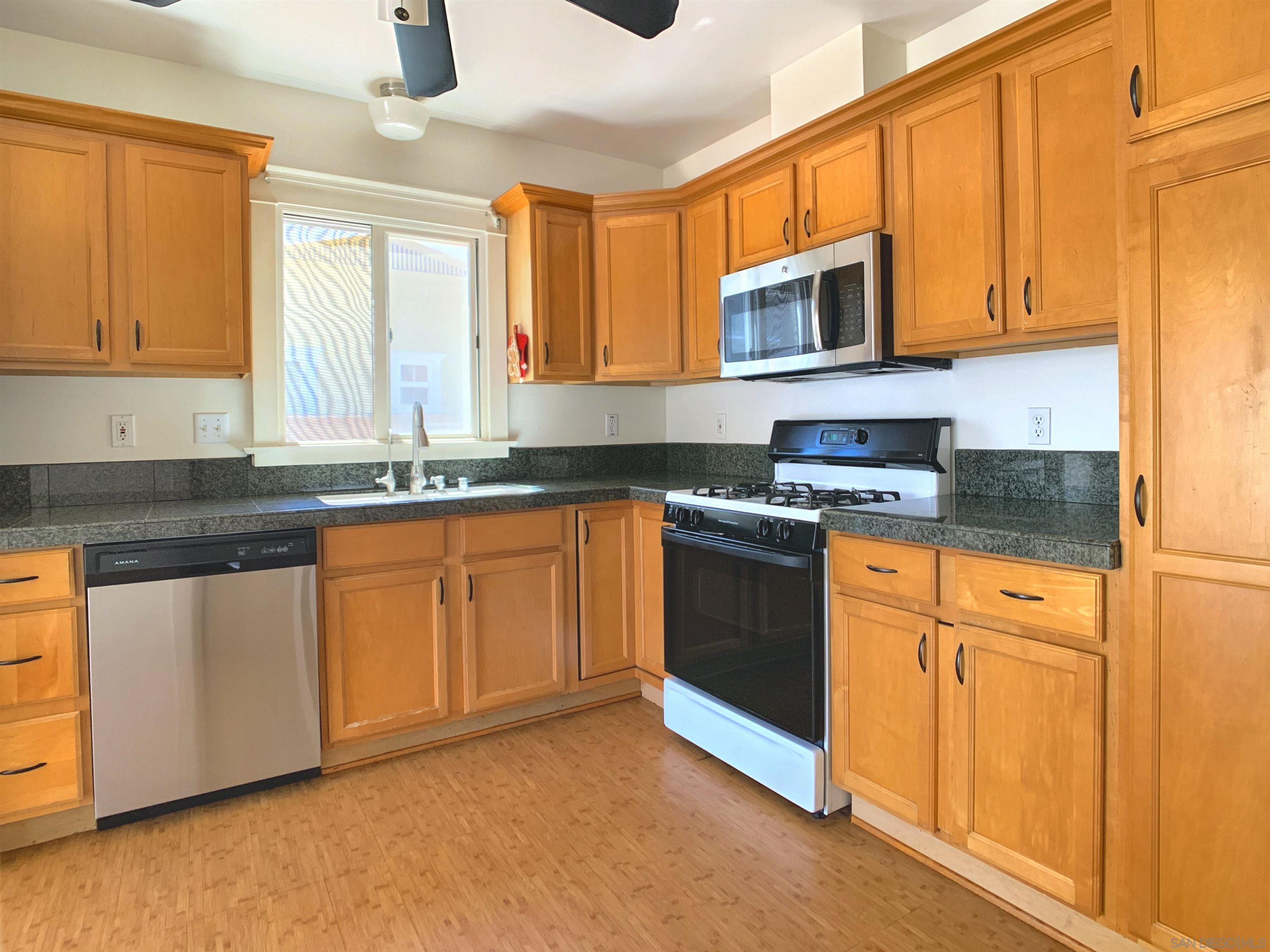 Detail Gallery Image 20 of 31 For 4193  4th Ave., San Diego,  CA 92103 - 3 Beds | 1/1 Baths