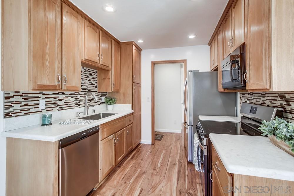 Detail Gallery Image 10 of 33 For 8609  Lake Murray Blvd  #7,  San Diego,  CA 92119 - 2 Beds | 2 Baths