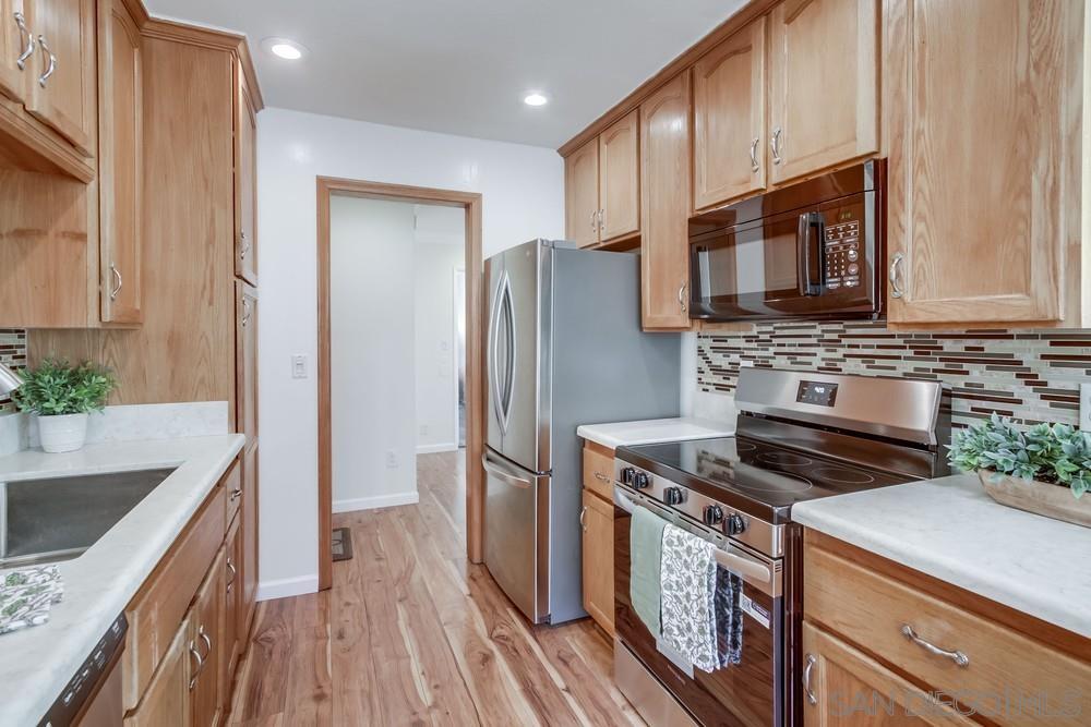 Detail Gallery Image 11 of 33 For 8609  Lake Murray Blvd  #7,  San Diego,  CA 92119 - 2 Beds | 2 Baths