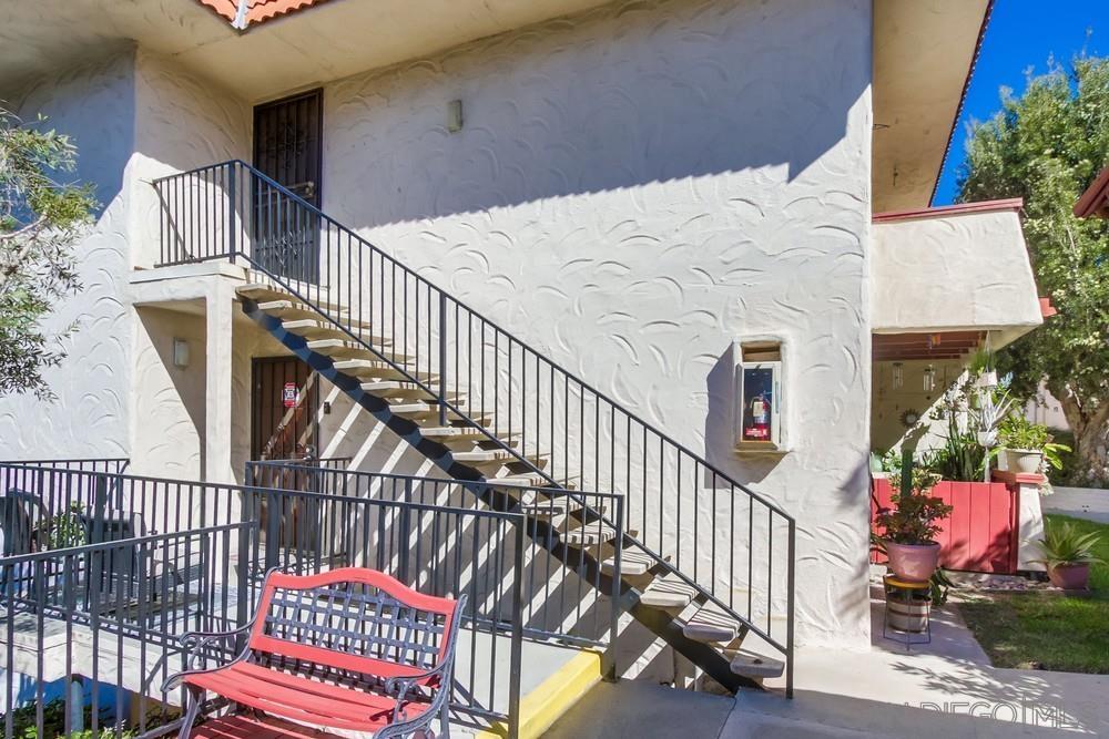 Detail Gallery Image 3 of 33 For 8609  Lake Murray Blvd  #7,  San Diego,  CA 92119 - 2 Beds | 2 Baths