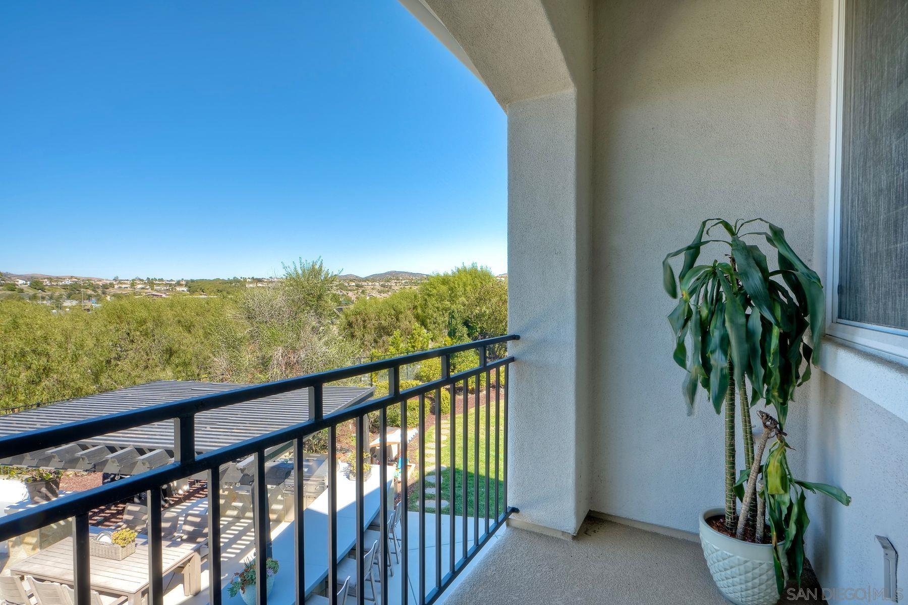 Detail Gallery Image 8 of 36 For 10055  Winecrest Rd, San Diego,  CA 92127 - 7 Beds | 5/1 Baths