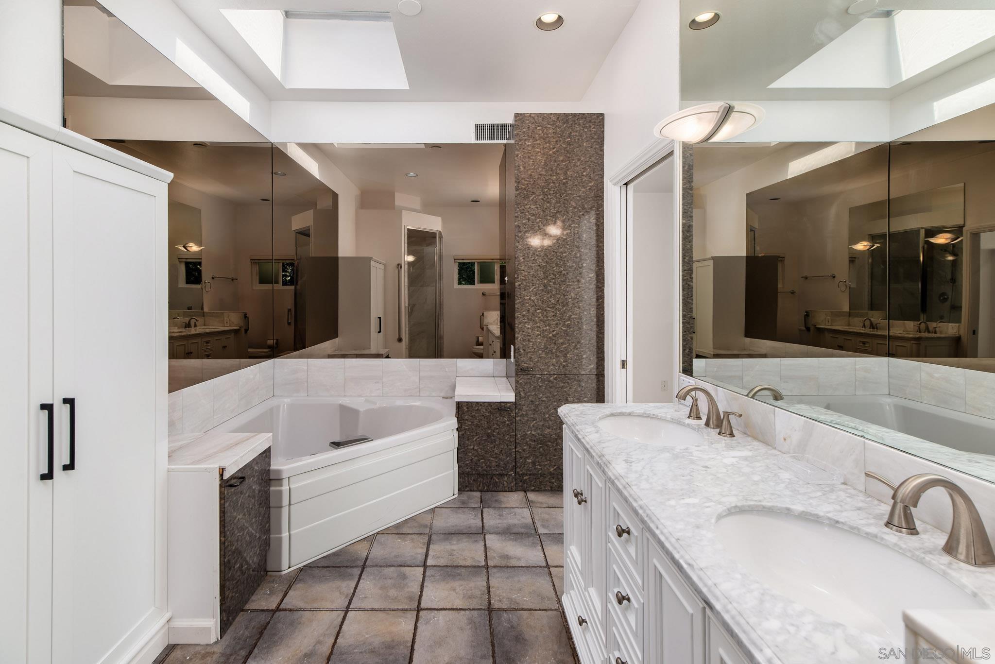 Detail Gallery Image 14 of 25 For 8686  Cliffridge Ave, La Jolla,  CA 92037 - 4 Beds | 3 Baths