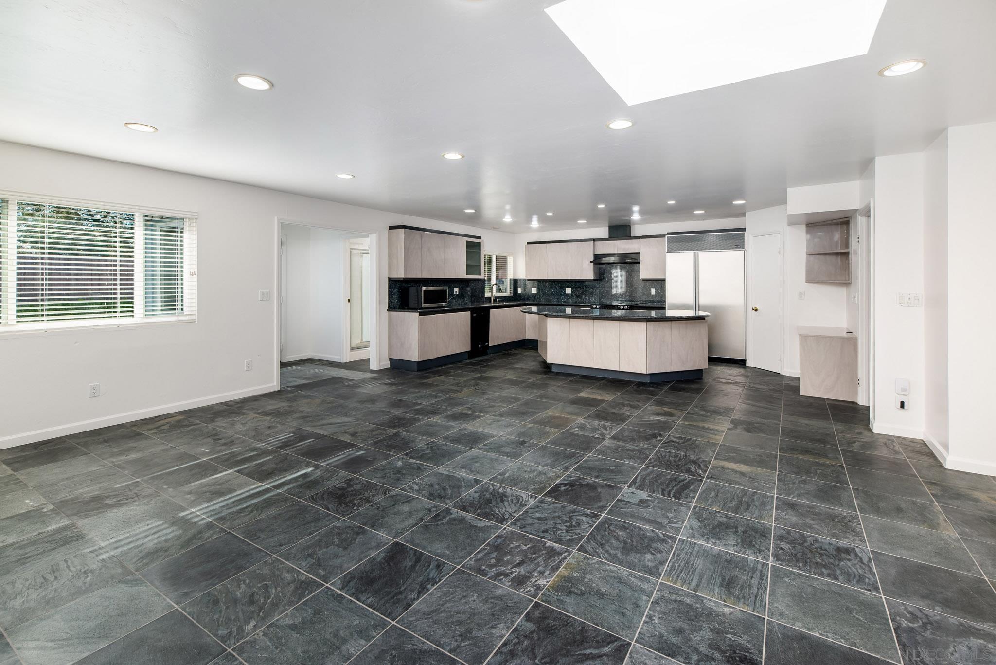 Detail Gallery Image 6 of 25 For 8686  Cliffridge Ave, La Jolla,  CA 92037 - 4 Beds | 3 Baths