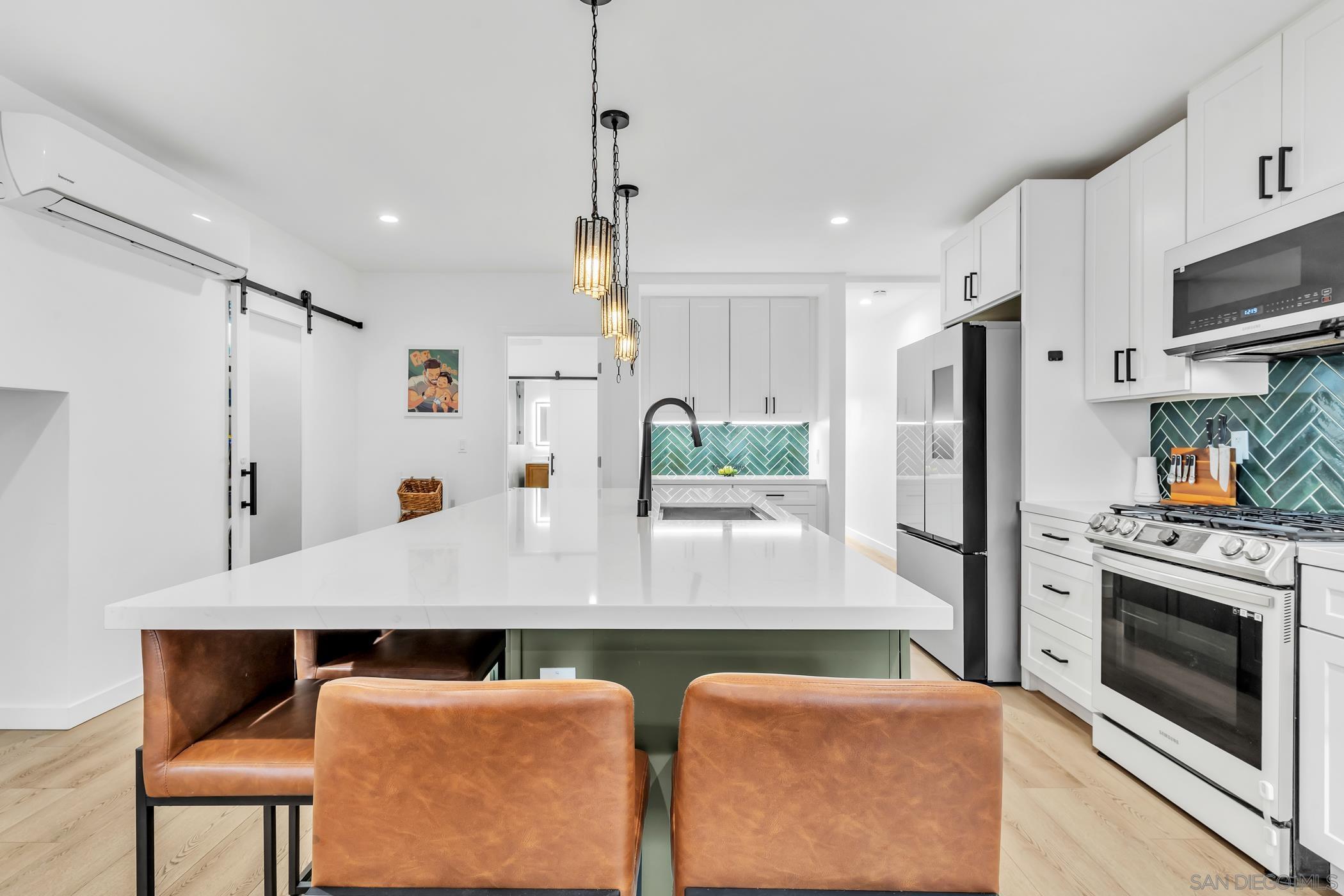 Detail Gallery Image 4 of 48 For 2146  Franklin Ave, San Diego,  CA 92113 - 3 Beds | 2/1 Baths