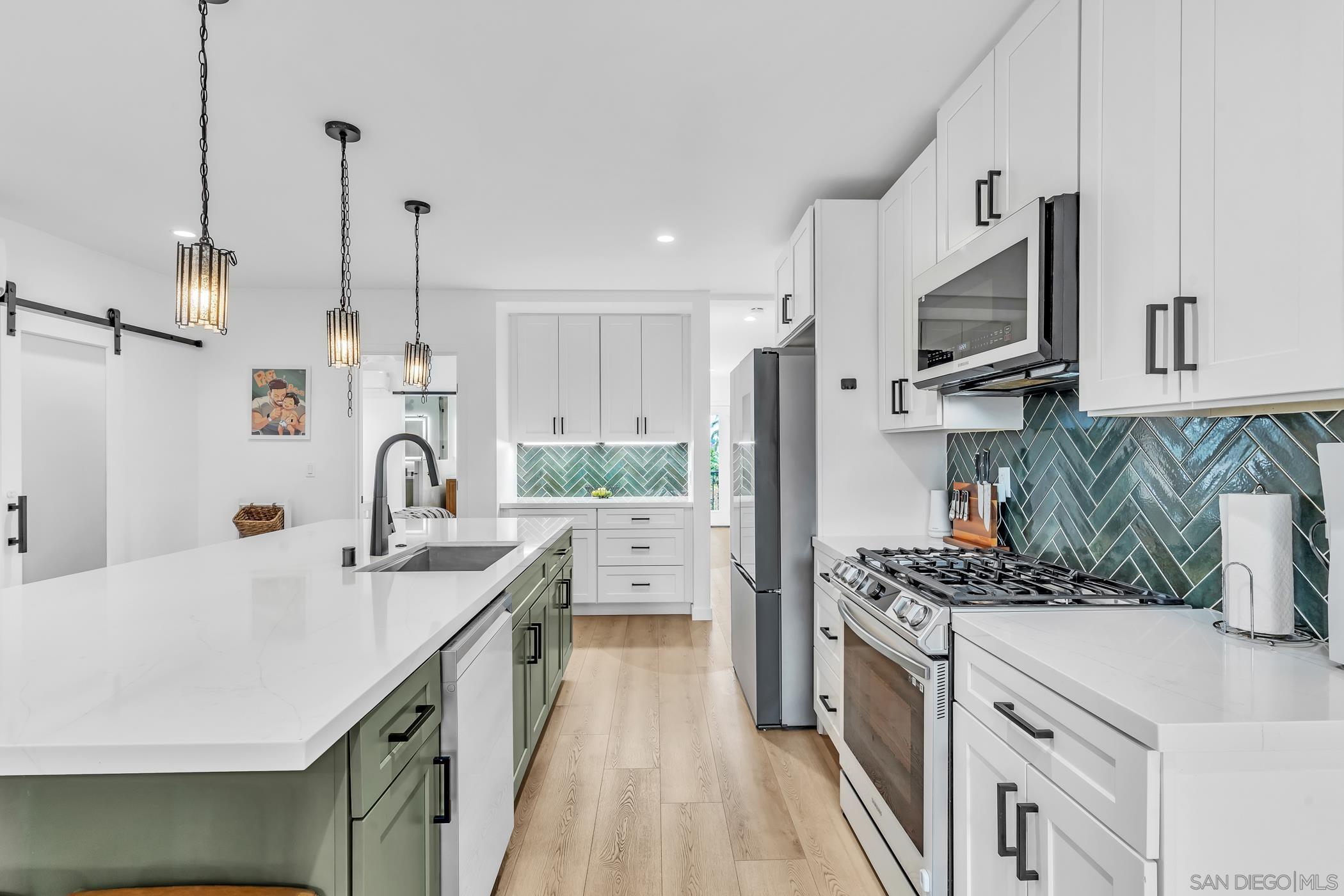 Detail Gallery Image 5 of 48 For 2146  Franklin Ave, San Diego,  CA 92113 - 3 Beds | 2/1 Baths