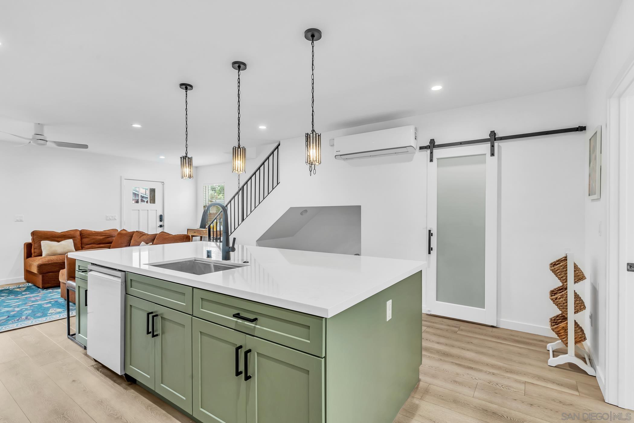 Detail Gallery Image 7 of 48 For 2146  Franklin Ave, San Diego,  CA 92113 - 3 Beds | 2/1 Baths