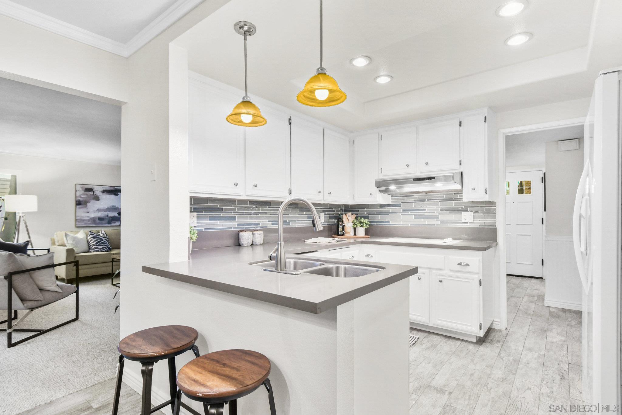 Detail Gallery Image 12 of 39 For 4061  Caminito Dehesa, San Diego,  CA 92107 - 3 Beds | 2/1 Baths